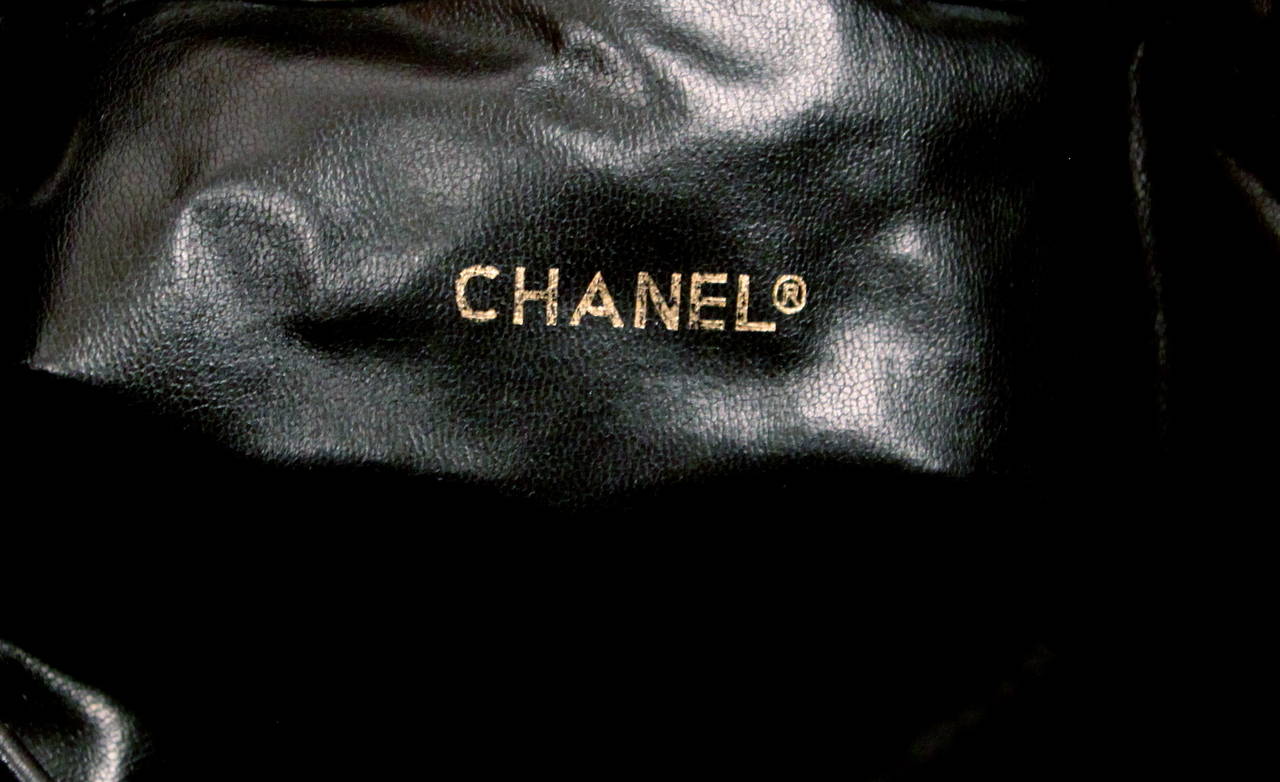 Women's CHANEL XL black leather bucket bag with CC bottom - 1989