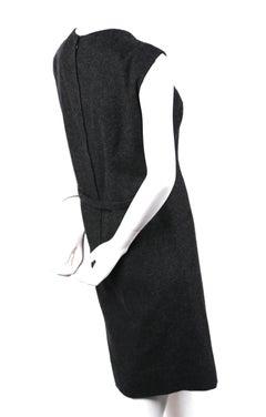 Abito in lana grigio antracite di Sorelle Fontana con dettagli in broccato oro, anni '60