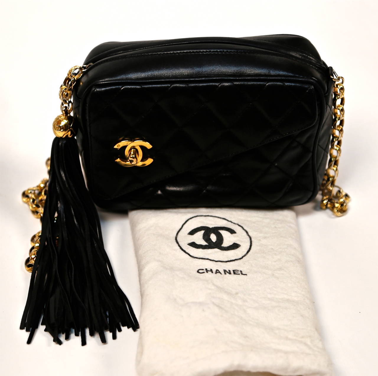 Women's 1990's CHANEL quilted black leather bag with CC turnlock and gilt chain