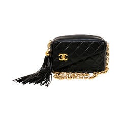 1990's CHANEL quilted black leather bag with CC turnlock and gilt chain