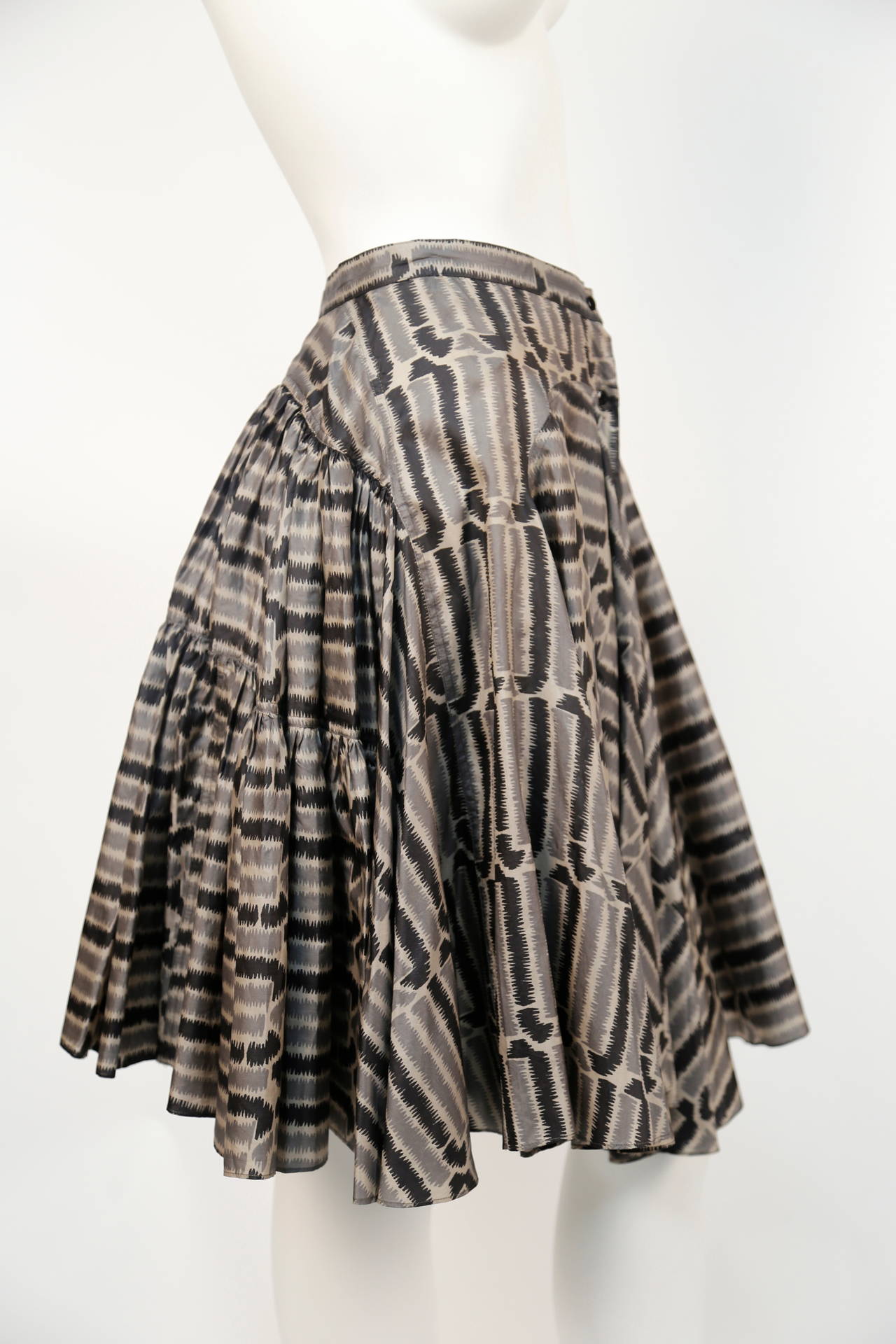 Very unusual printed silk skirt with exceptional seams and tiered back from Azzedine Alaia dating to the 1980's. Artwork by Christoph von Weyhe. Skirt is labeled a French size 40 however it best fits a size a US 4-6. Skirt measures approximately 26