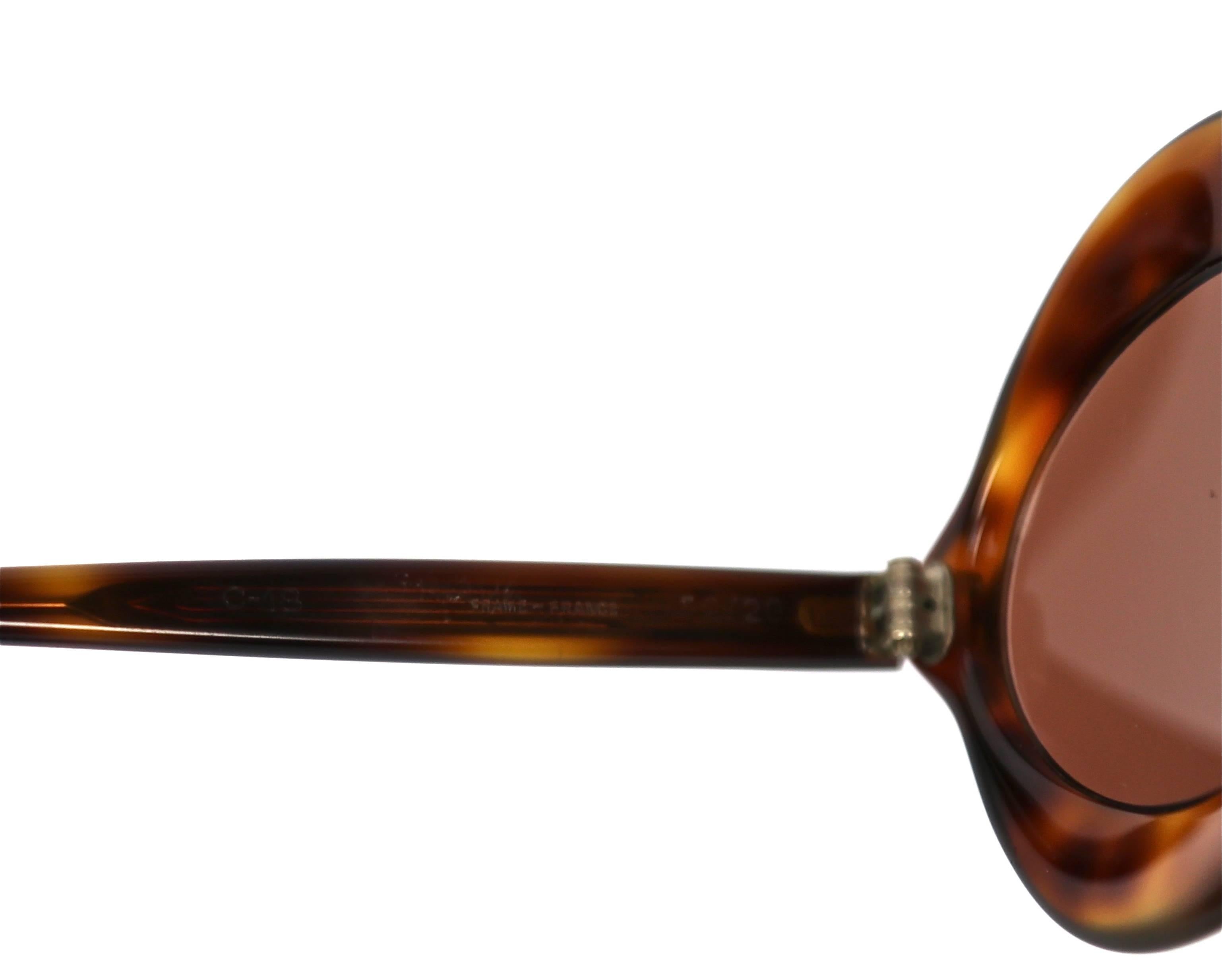 Very rare tortoise round sunglasses with frames in the shape of lips designed by Pierre Cardin dating to the 1970's. Fit a small to medium sized face. Made in France. Very good condition. 