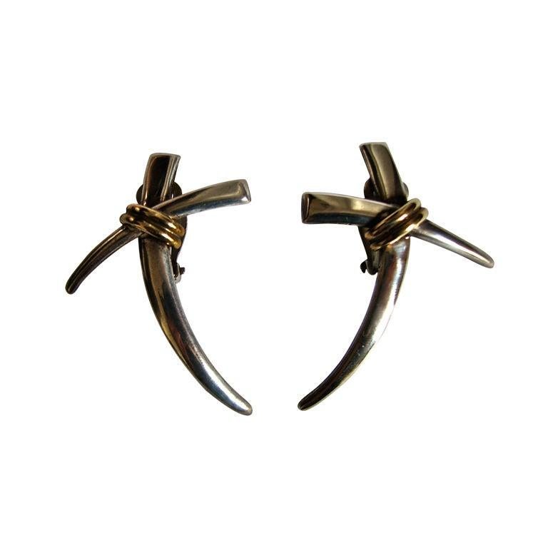 Boucles d'oreilles Los Ballesteros en argent sterling avec un accent doré. Les boucles d'oreilles mesurent un peu plus de 2,33