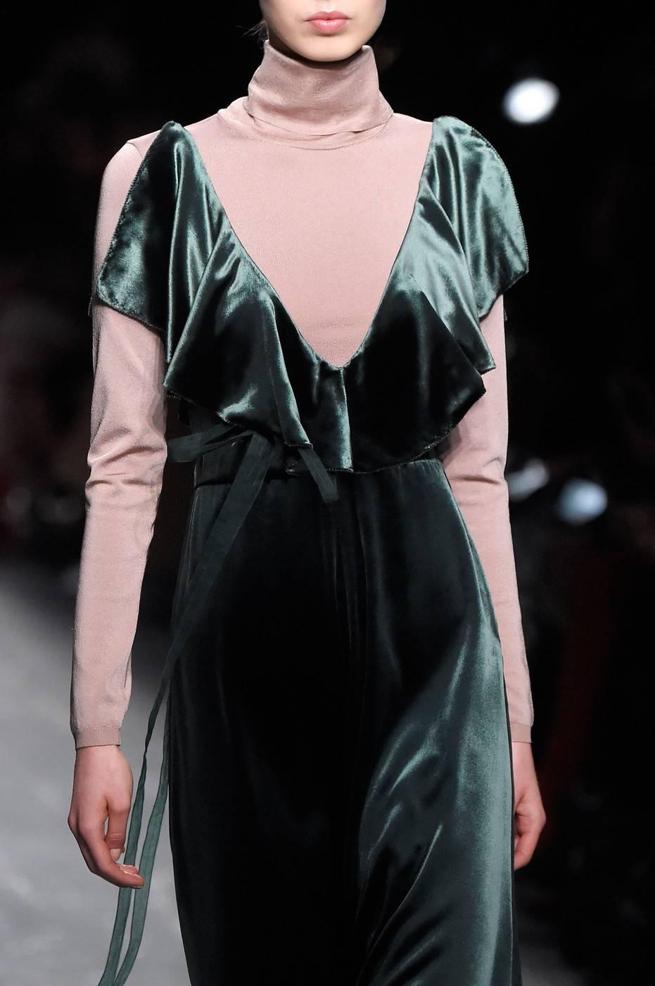 Black Valentino ruffled green velvet midi runway dress, 2016 