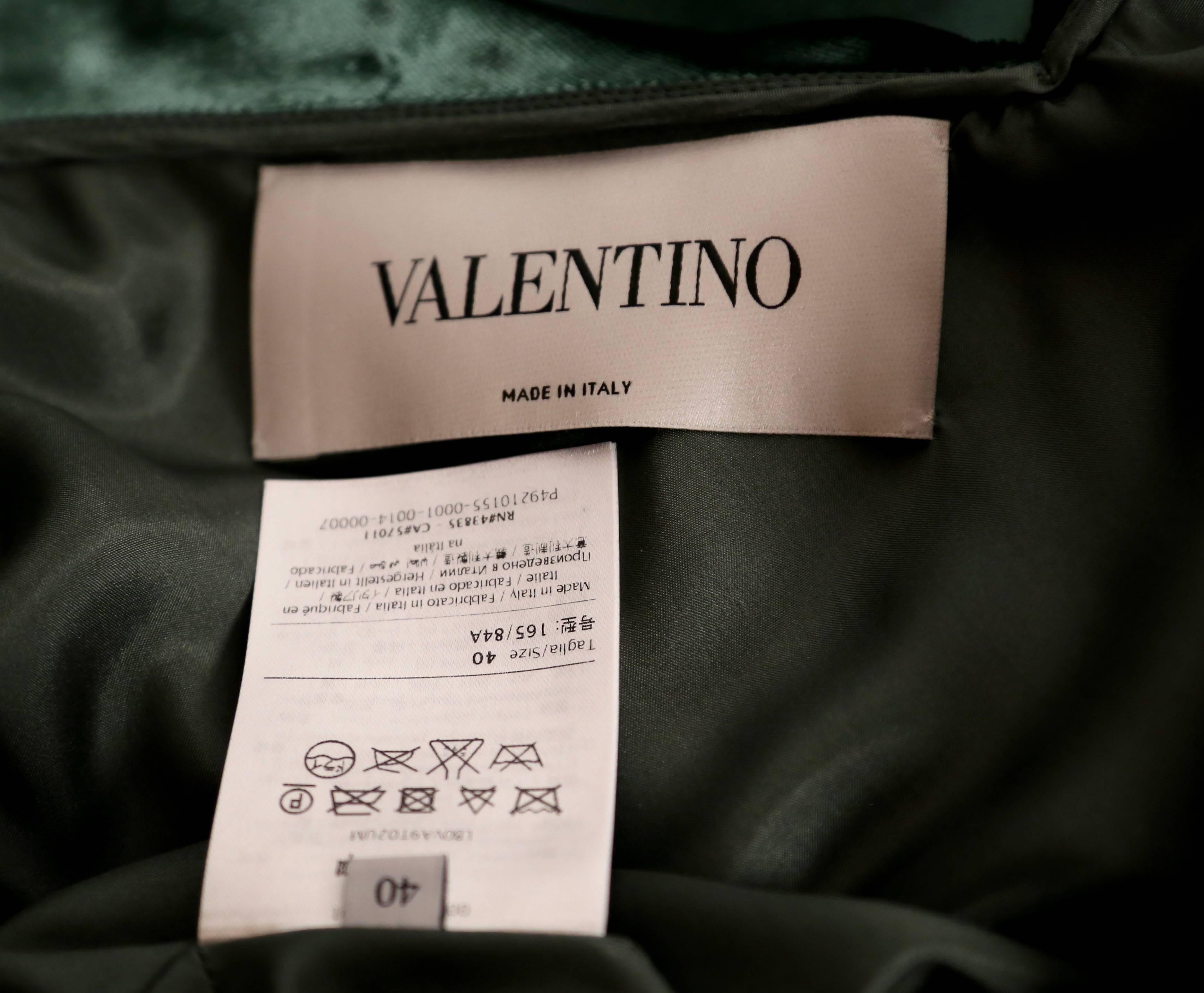 Valentino ruffled green velvet midi runway dress, 2016  In New Condition In San Fransisco, CA