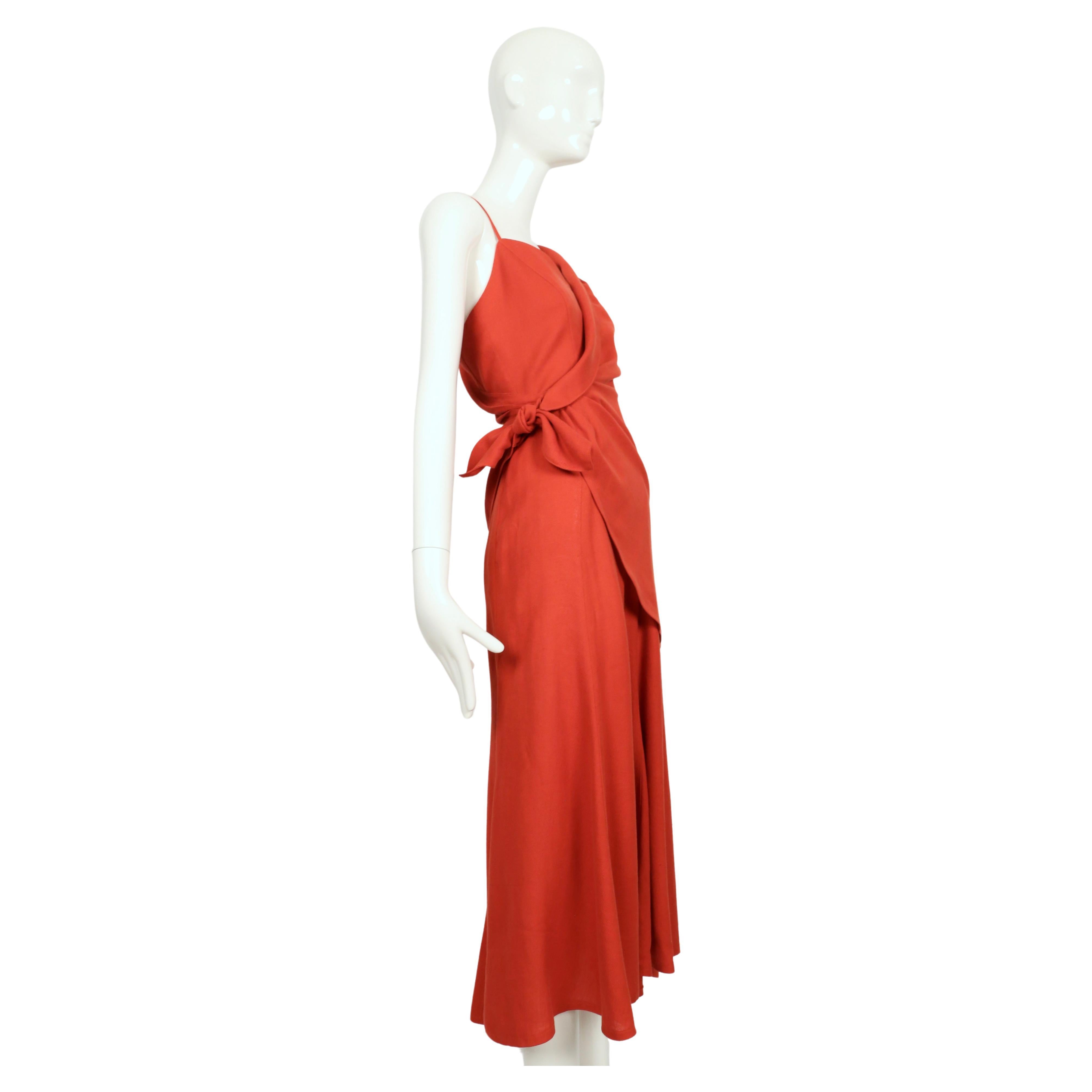 1990er THIERRY MUGLER persimmonfarbenes Leinenkleid mit asymmetrischer Wickelung für Damen oder Herren im Angebot