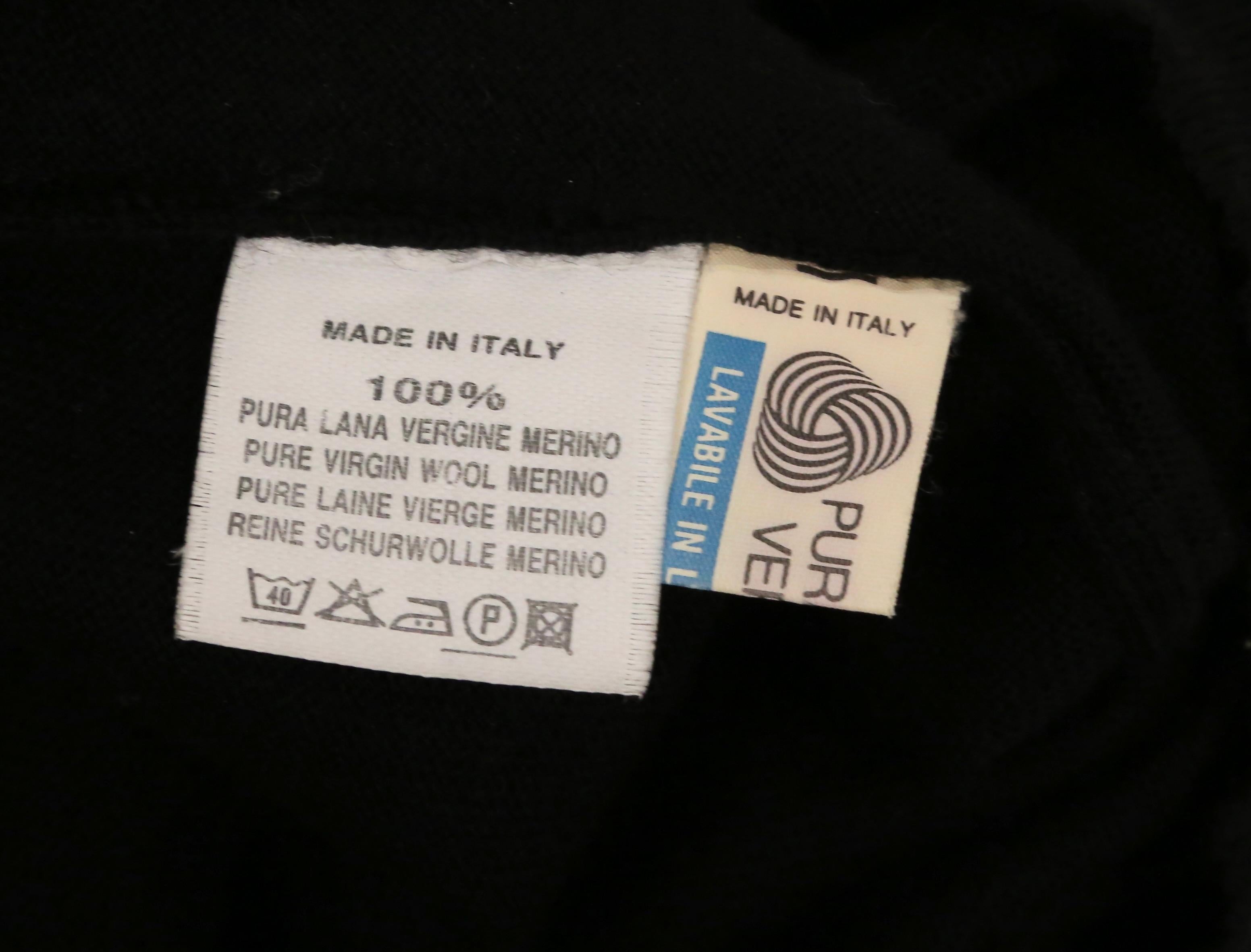 1997 MARTIN MARGIELA pull-over RUNWAY noir en jauge fine avec manches asymétriques en vente 7