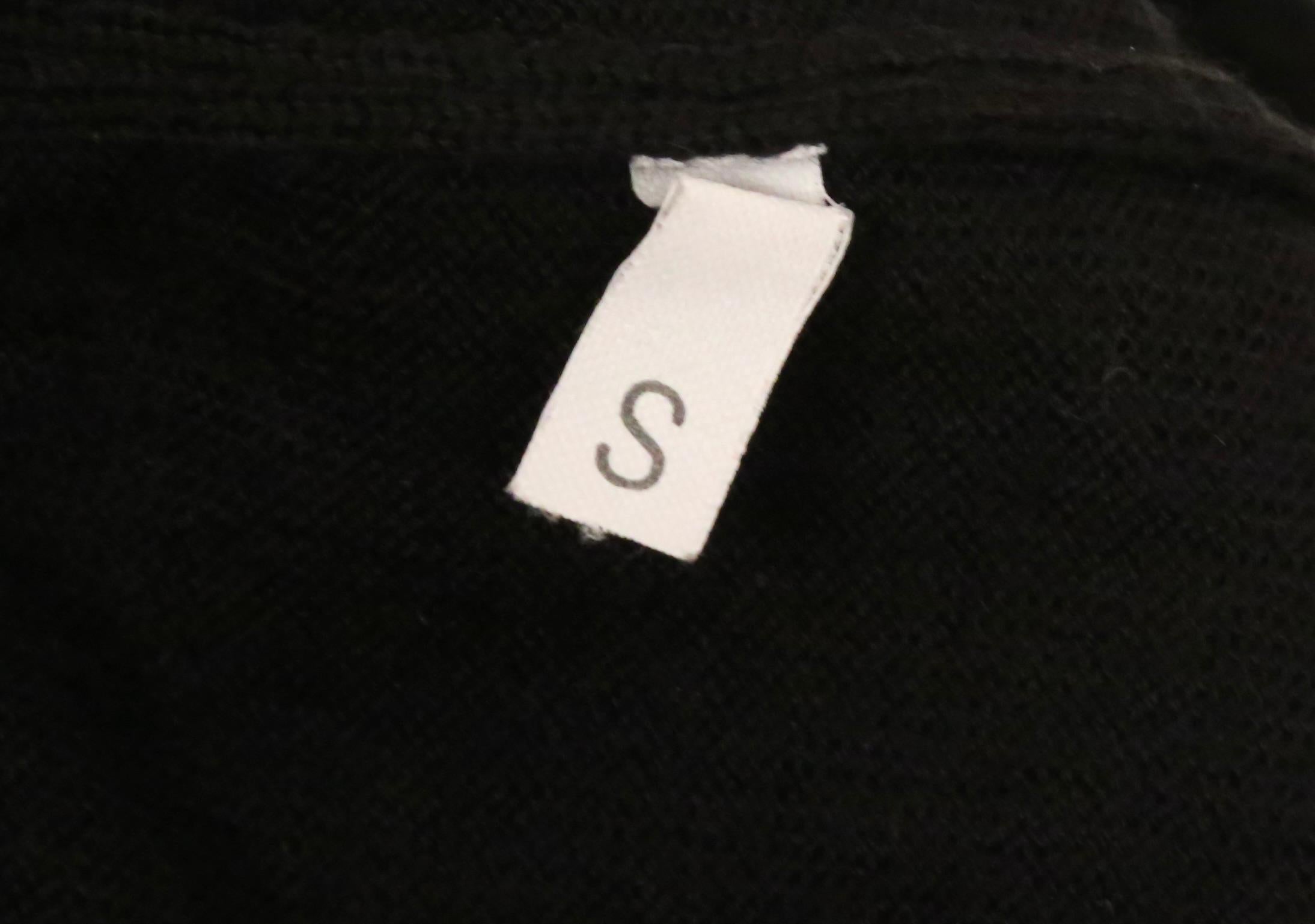 1997 MARTIN MARGIELA pull-over RUNWAY noir en jauge fine avec manches asymétriques en vente 9