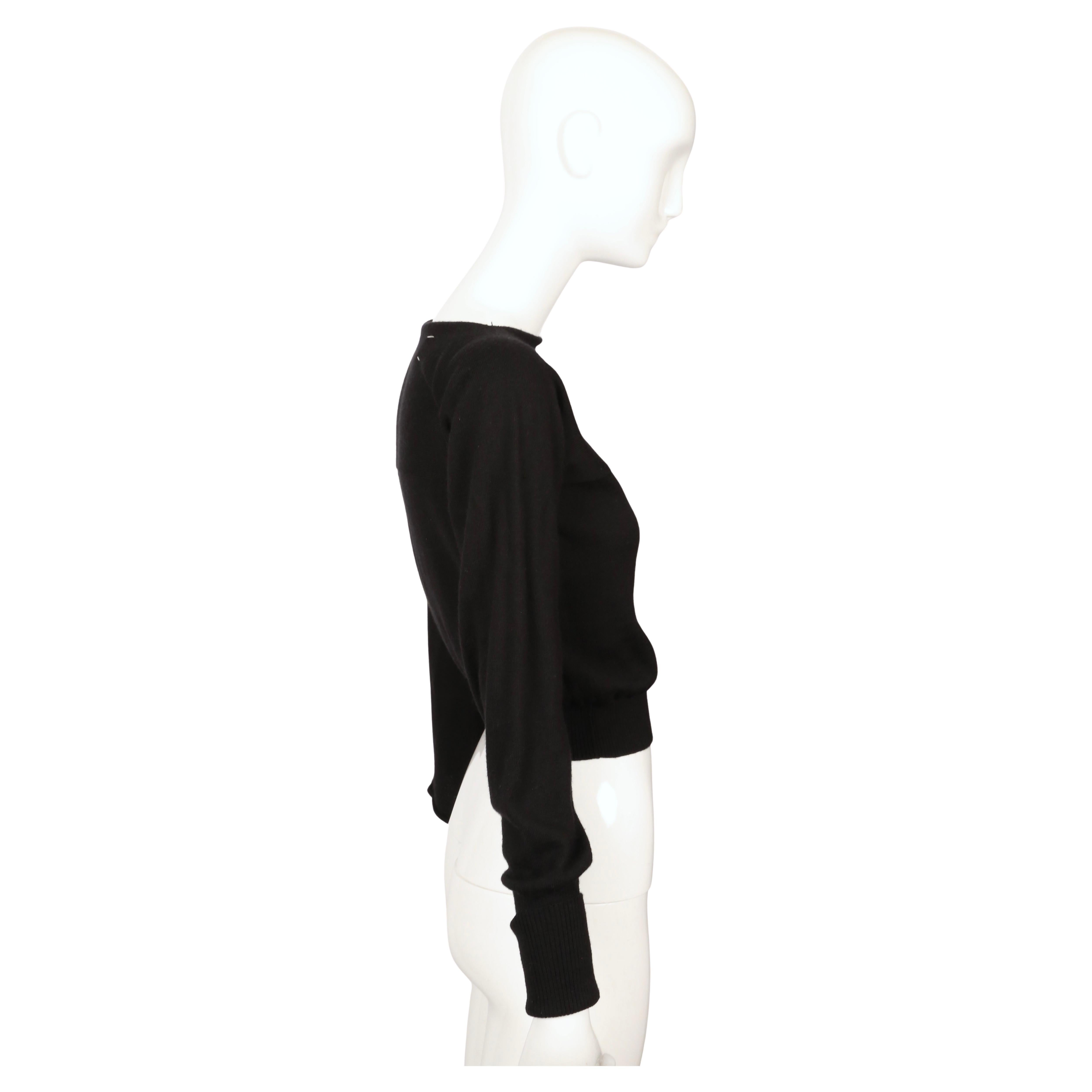 1997 MARTIN MARGIELA pull-over RUNWAY noir en jauge fine avec manches asymétriques en vente 1