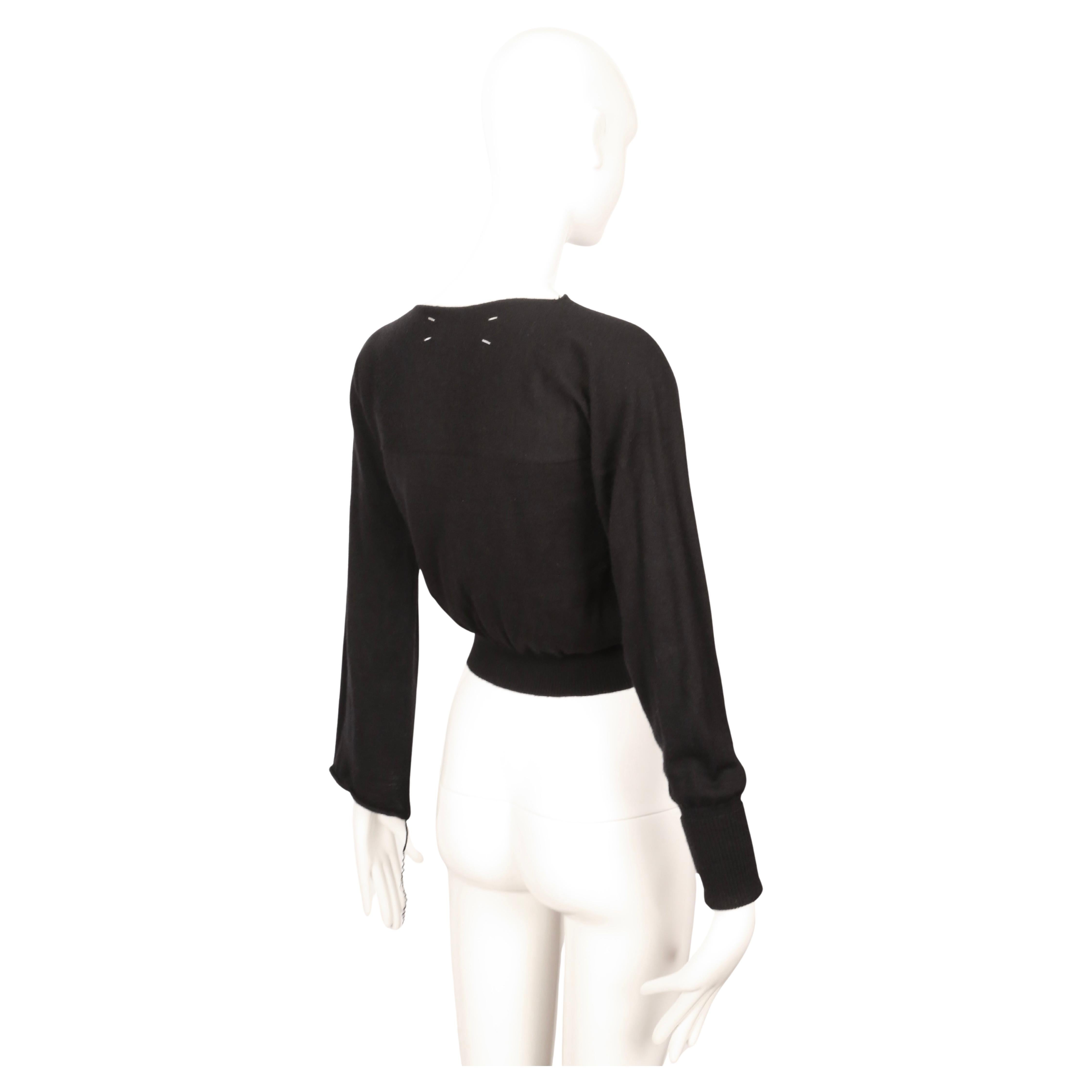 1997 MARTIN MARGIELA pull-over RUNWAY noir en jauge fine avec manches asymétriques en vente 2