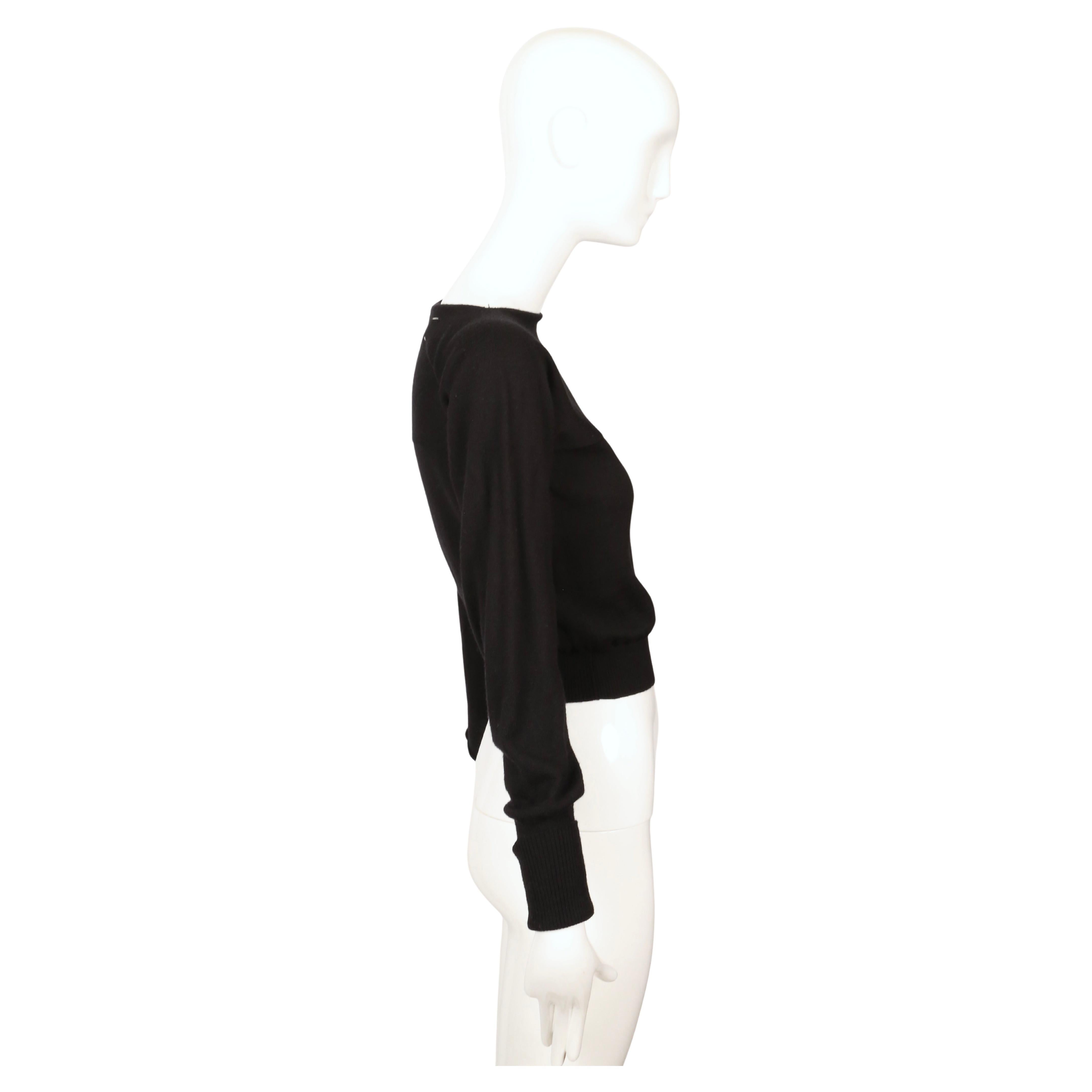 1997 MARTIN MARGIELA pull-over RUNWAY noir en jauge fine avec manches asymétriques Pour femmes en vente
