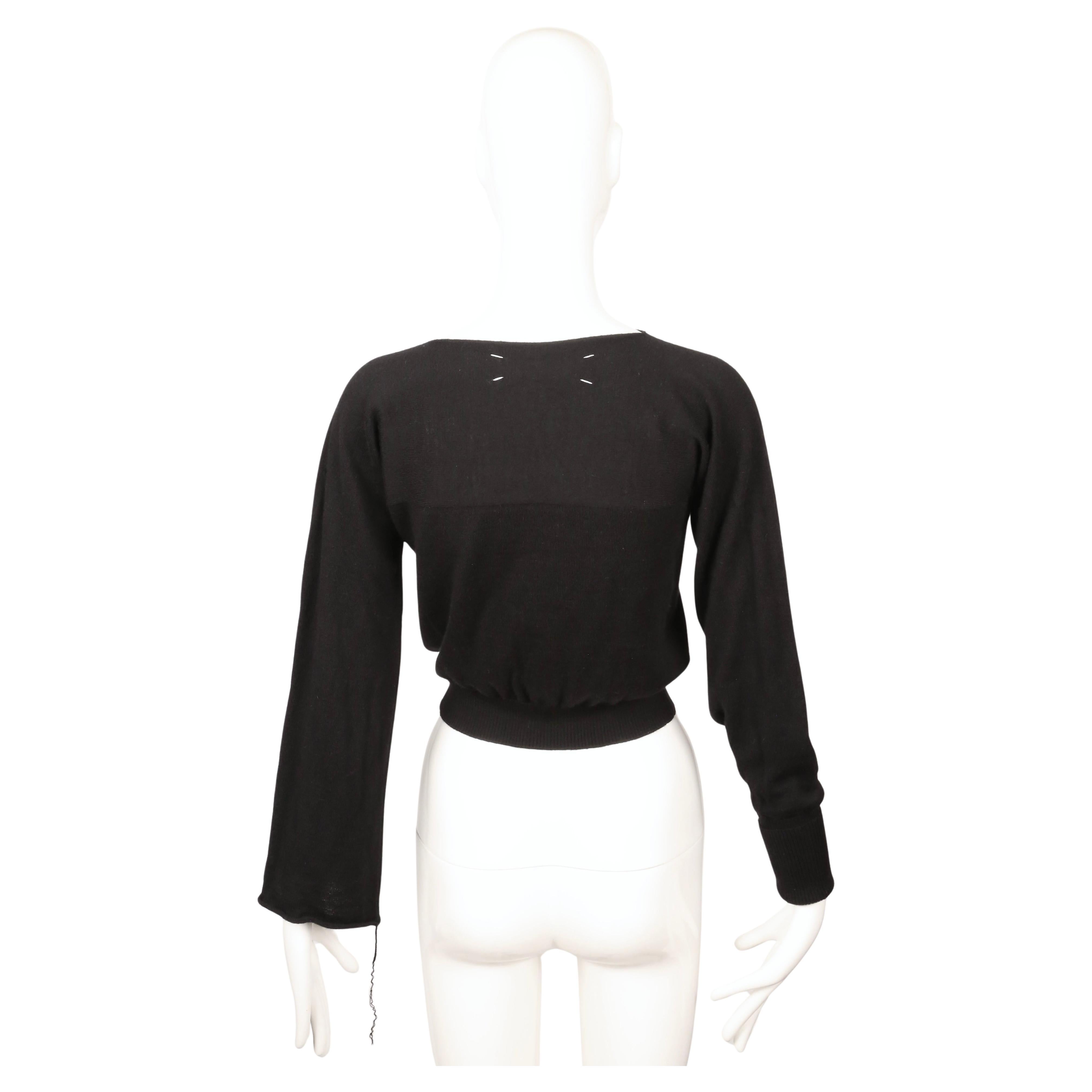 1997 MARTIN MARGIELA pull-over RUNWAY noir en jauge fine avec manches asymétriques en vente 5