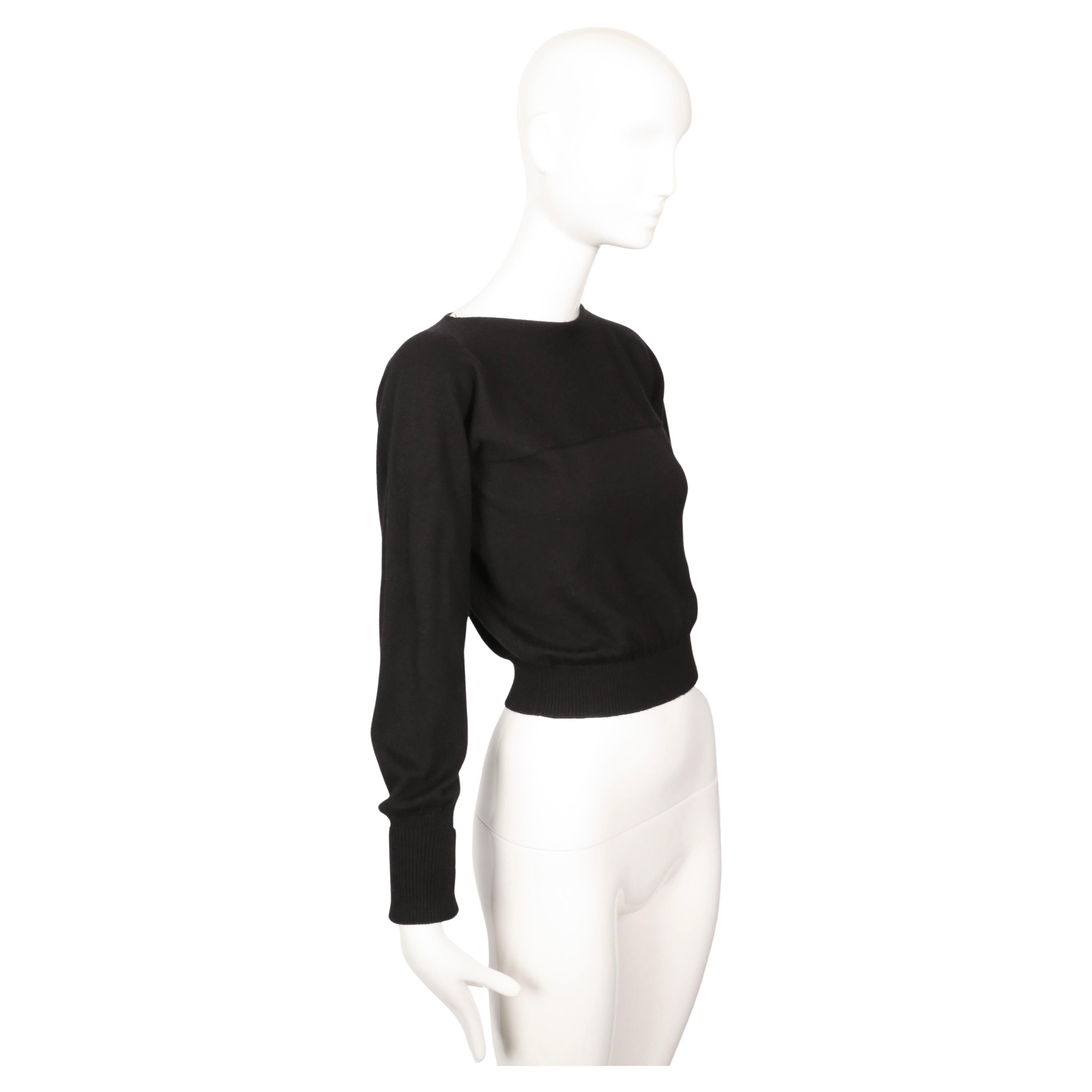 1997 MARTIN MARGIELA pull-over RUNWAY noir en jauge fine avec manches asymétriques Bon état - En vente à San Fransisco, CA