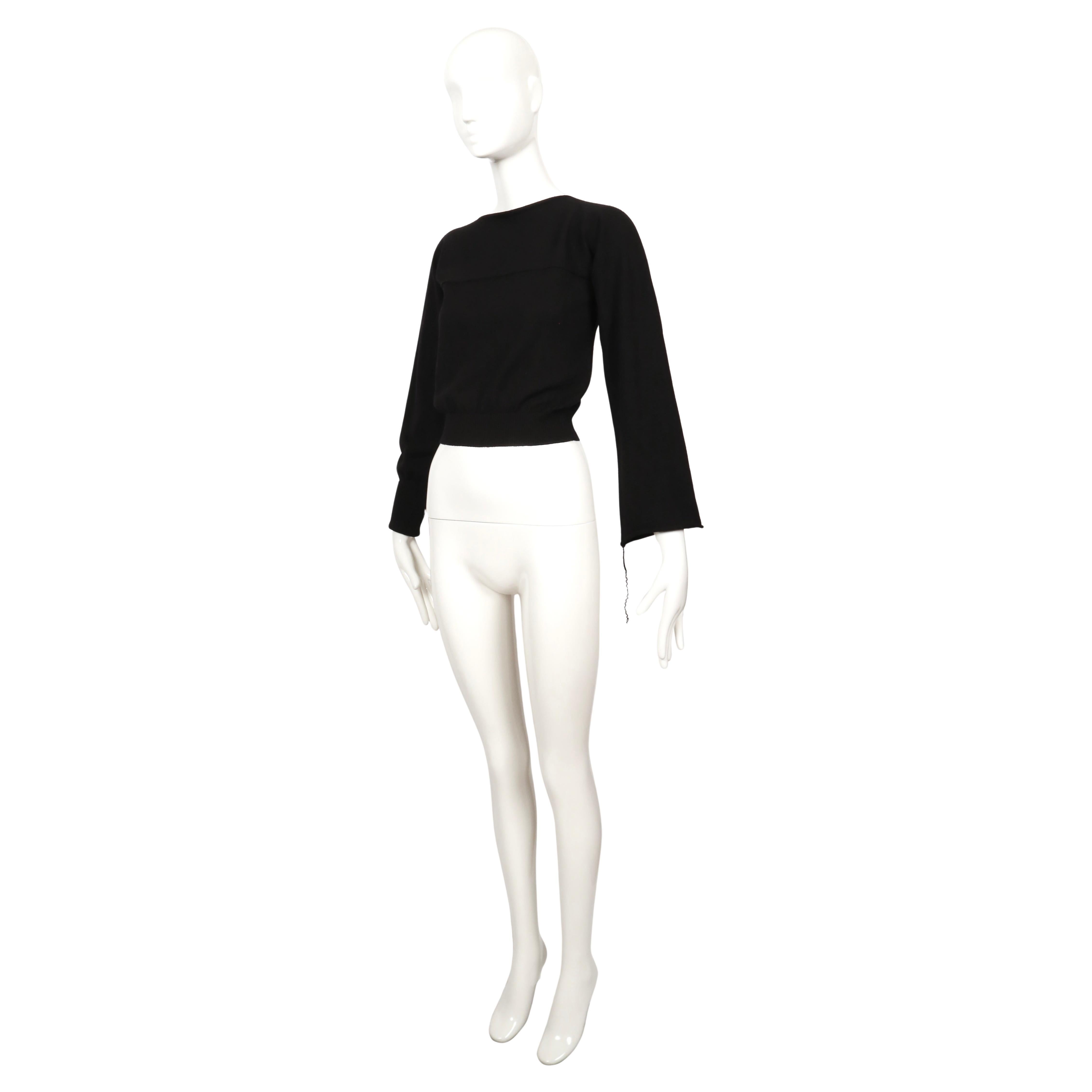 1997 MARTIN MARGIELA pull-over RUNWAY noir en jauge fine avec manches asymétriques en vente 4