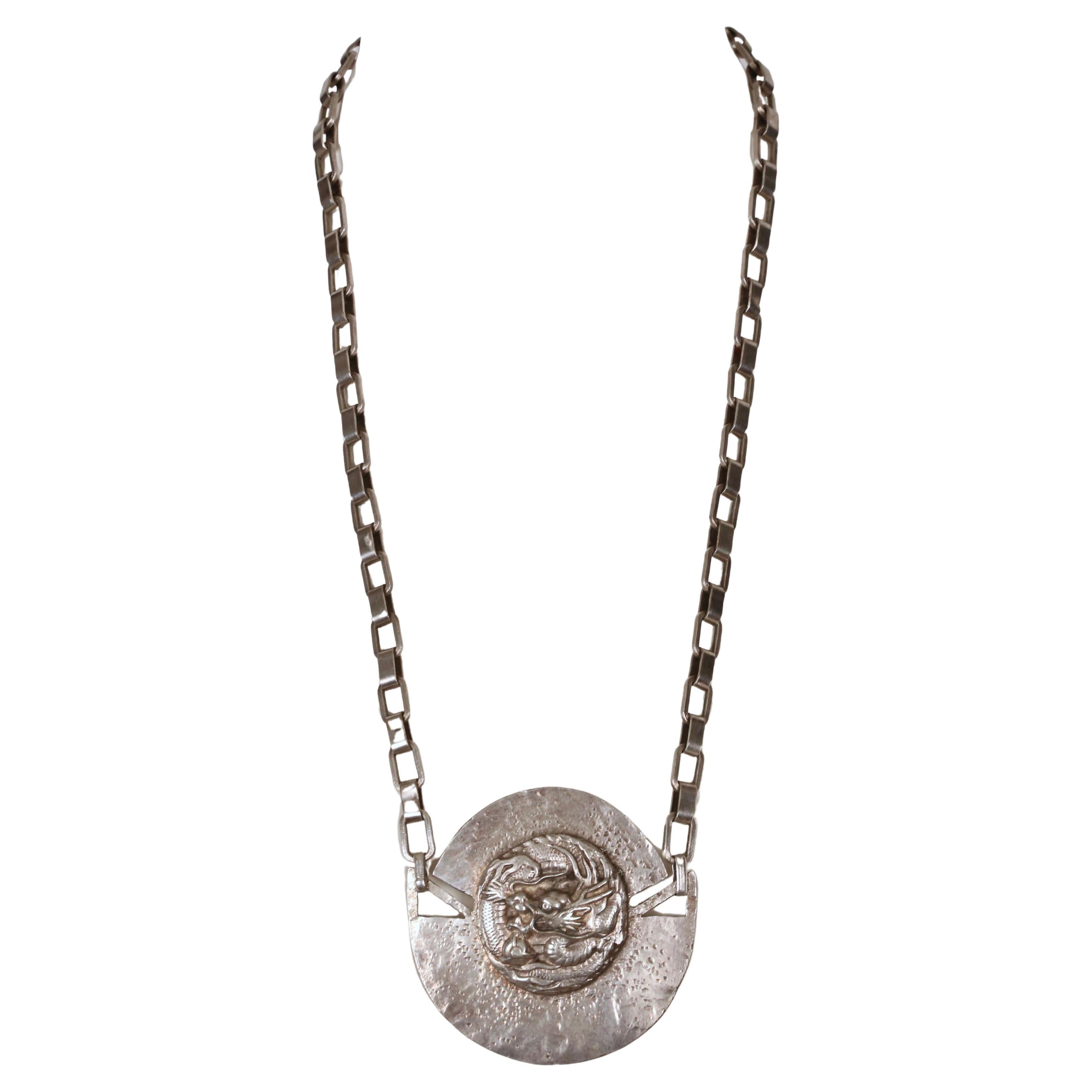 rarissima collana con medaglione a forma di drago di Line Vautrin degli anni '50 in vendita