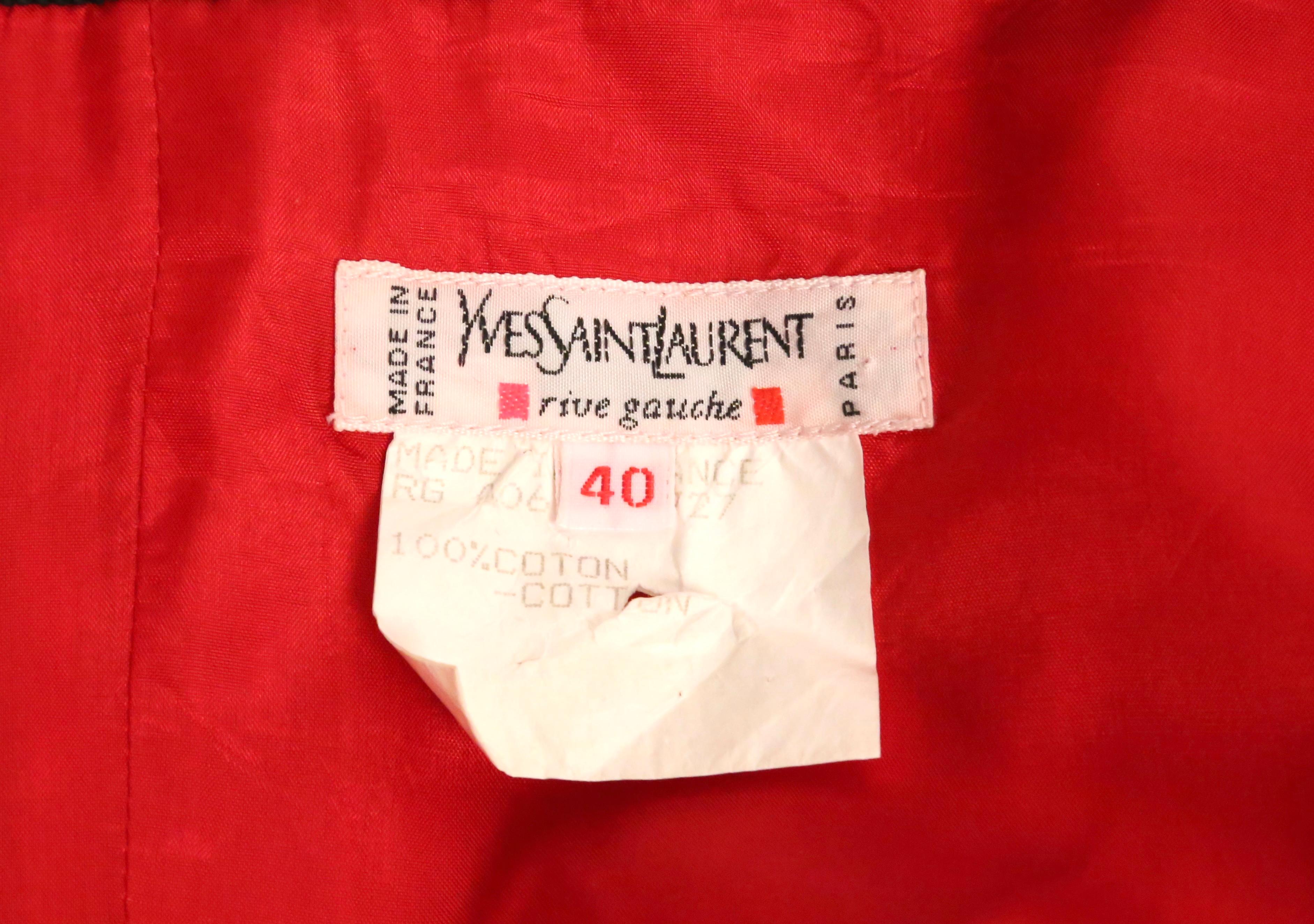 1990 - Yves Saint Laurent - Robe en coton rouge avec bordures en gros-grain noir en vente 7