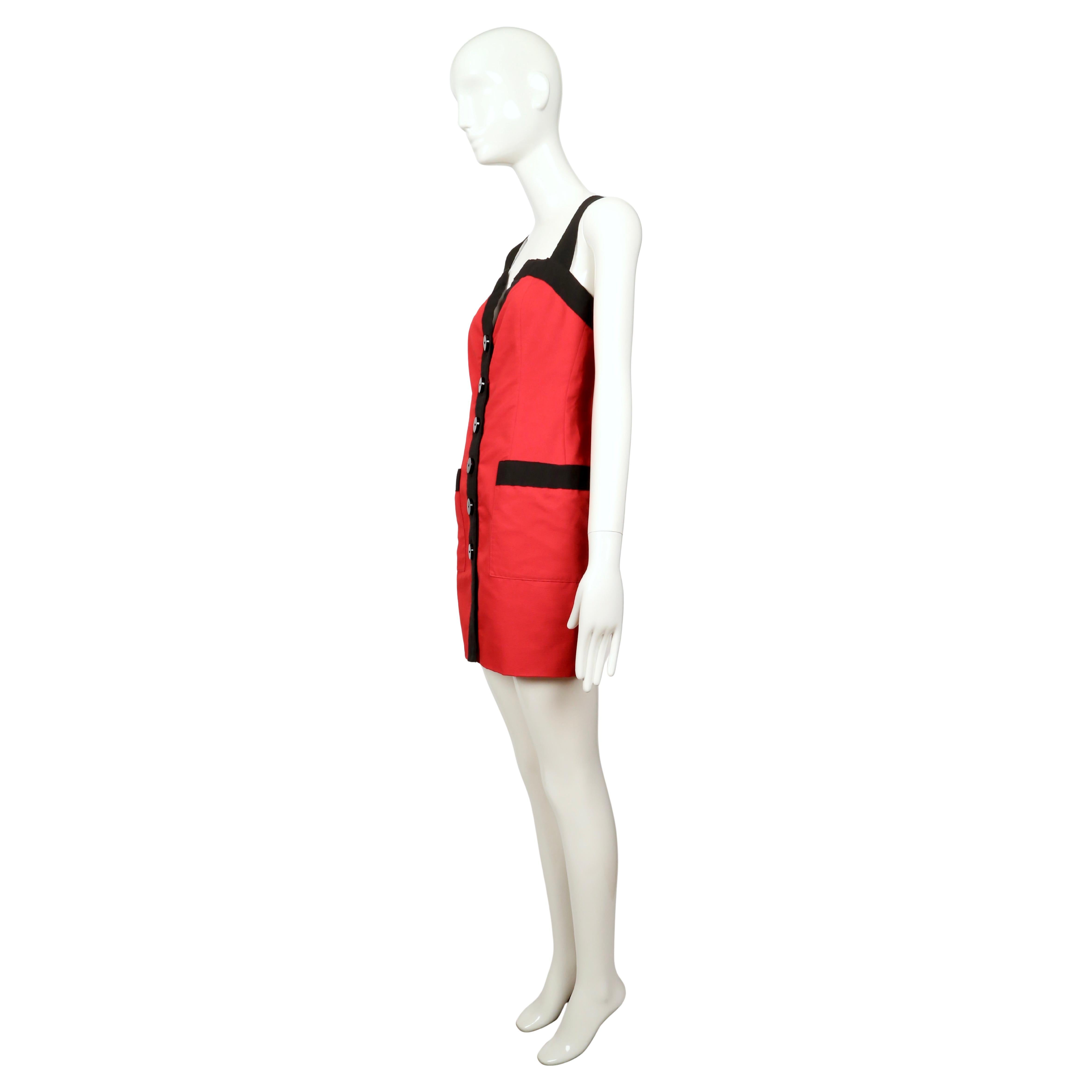1990 - Yves Saint Laurent - Robe en coton rouge avec bordures en gros-grain noir en vente 3
