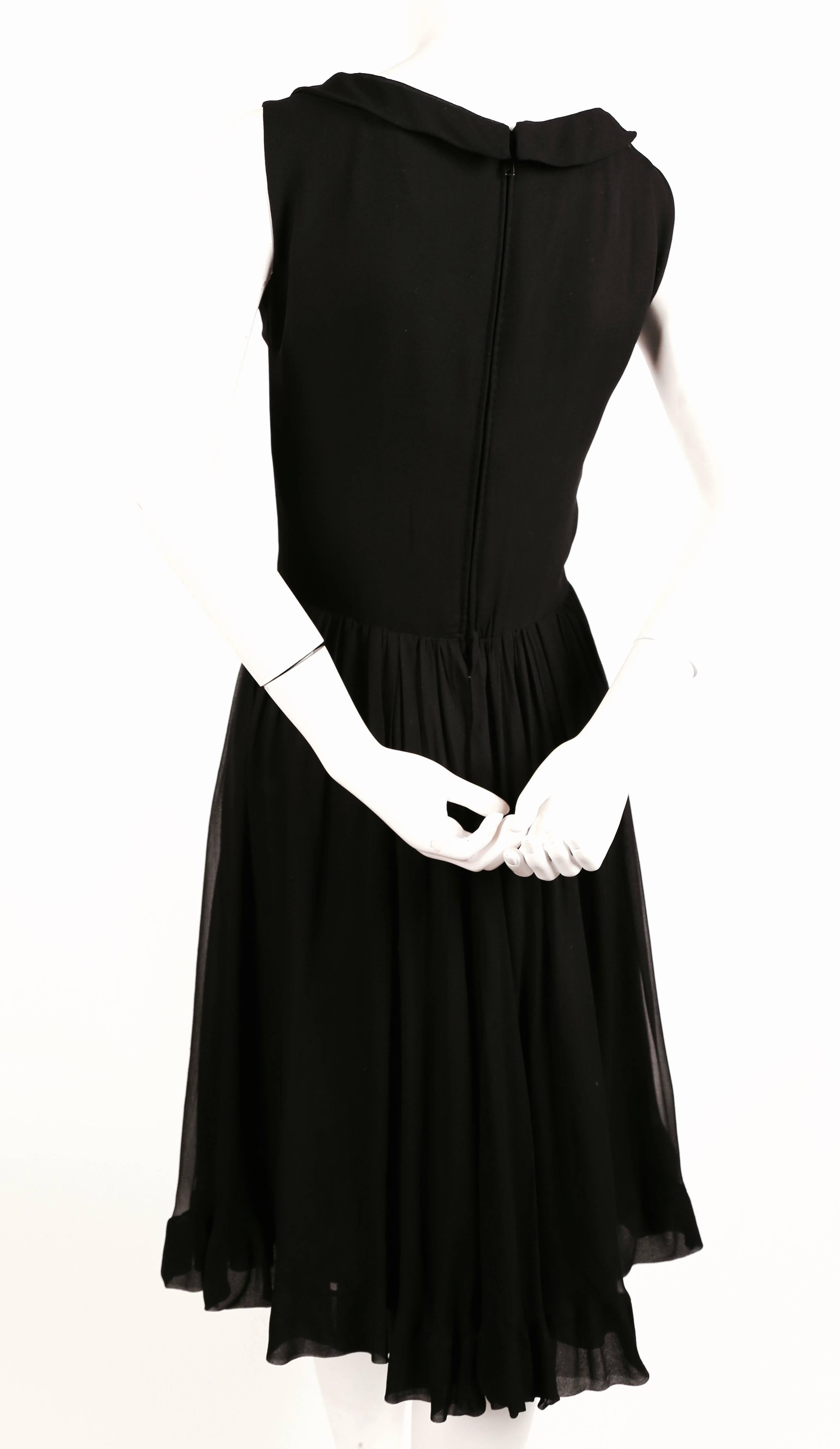 Schwarzes Seidenkleid von JACQUES HEIM aus den 1960er Jahren mit durchsichtigem Mousseline-Overlay für Damen oder Herren im Angebot