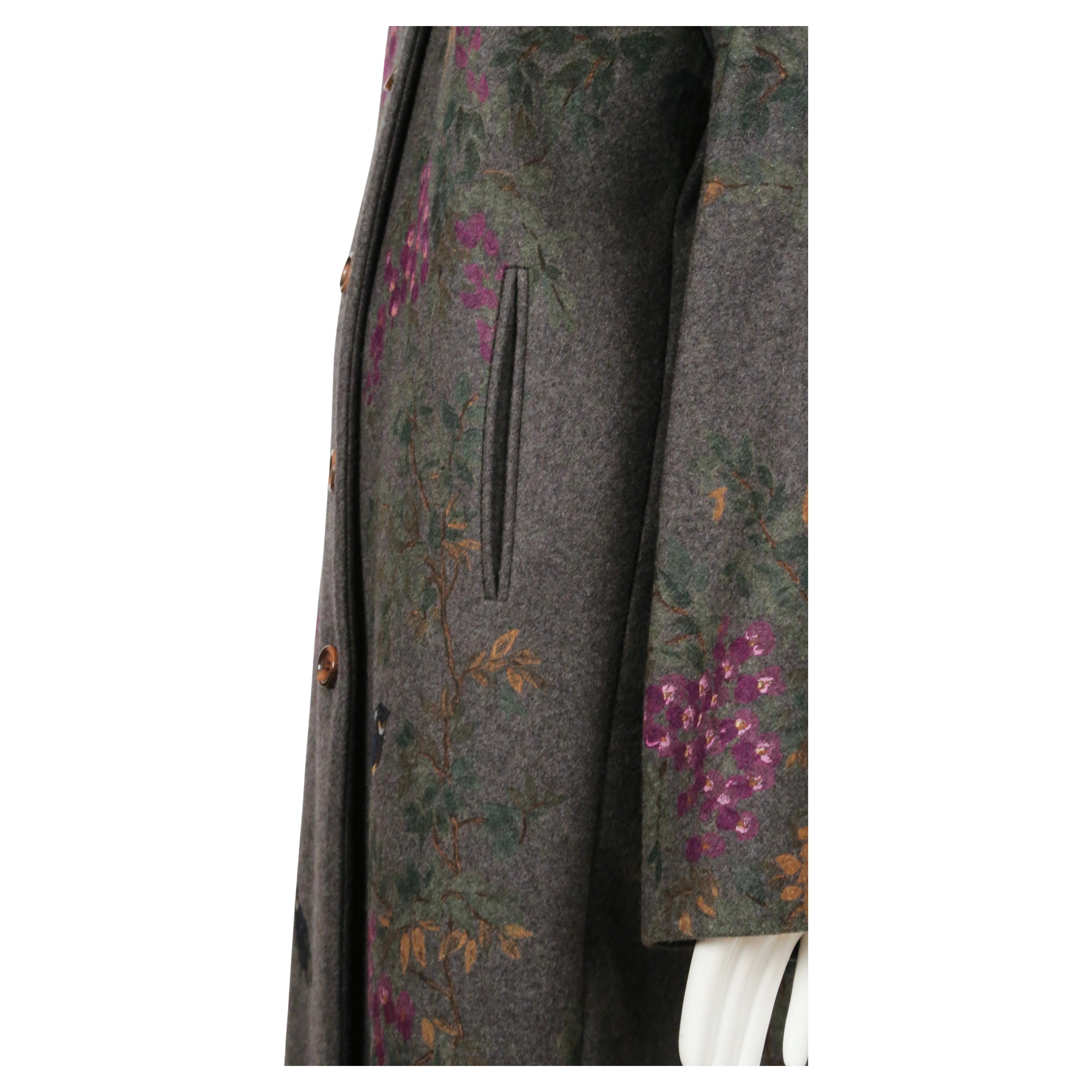 1998 DOLCE & GABBANA handbemalter Kimonomantel aus grauer Wolle im Angebot 4