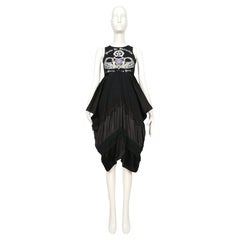 Robe noire « Devils in Balenciaga » de la collection BALENCIAGA 2005, signée Nicolas Ghesquière