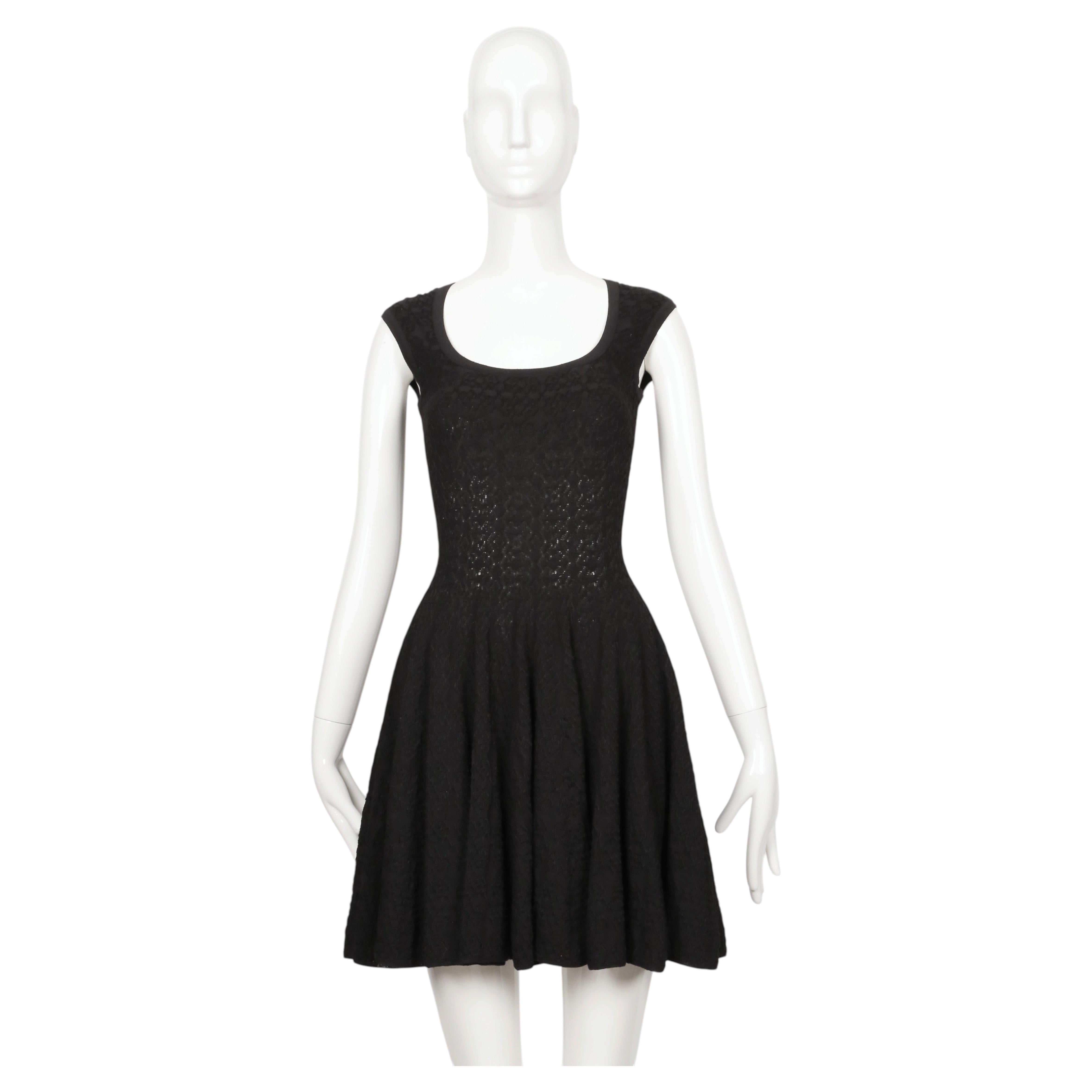 2012 AZZEDINE ALAIA schwarzes, offen gestricktes „Muguet“-Kleid