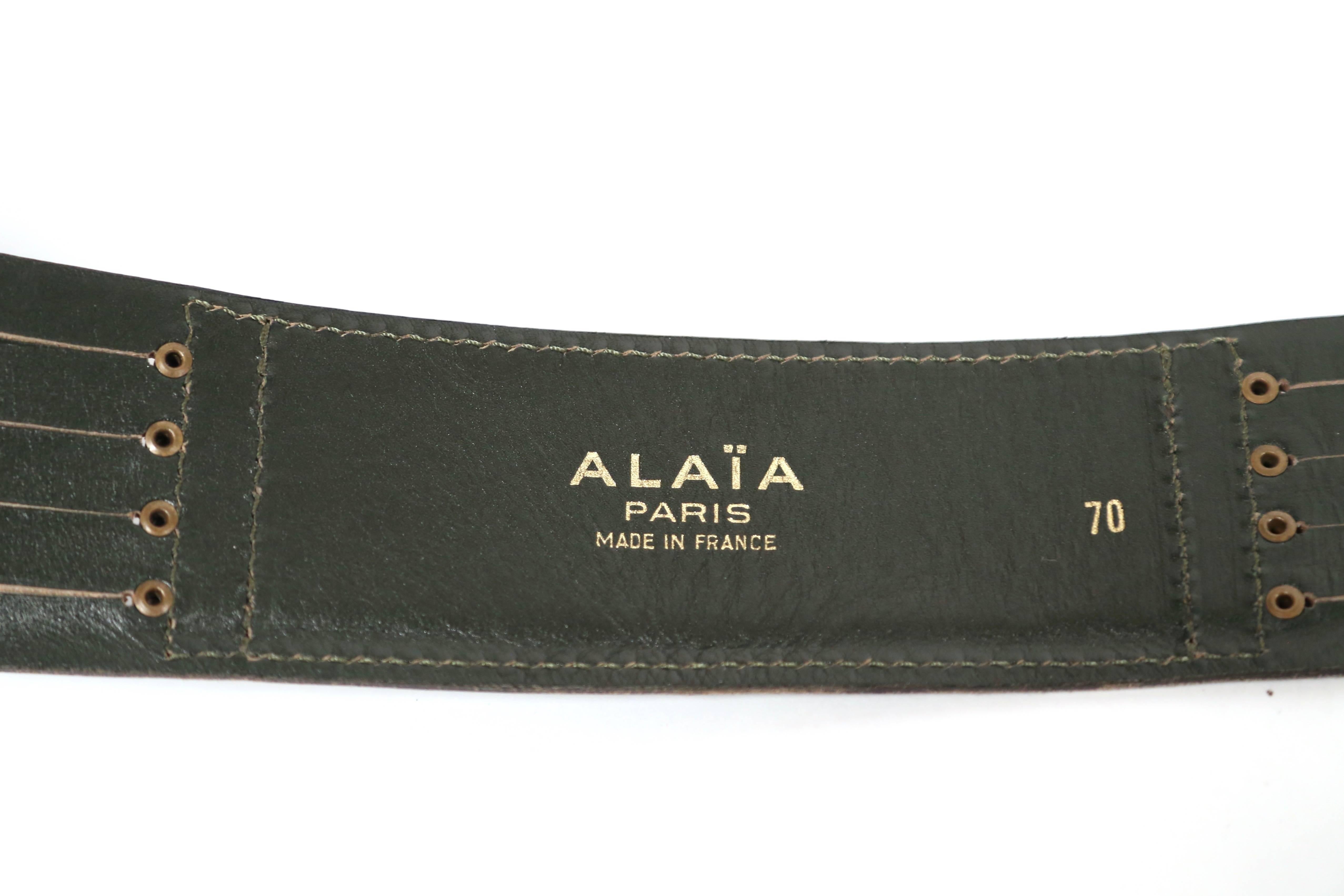 Black 1990's AZZEDINE ALAIA darkest green leather belt with brass hardware For Sale