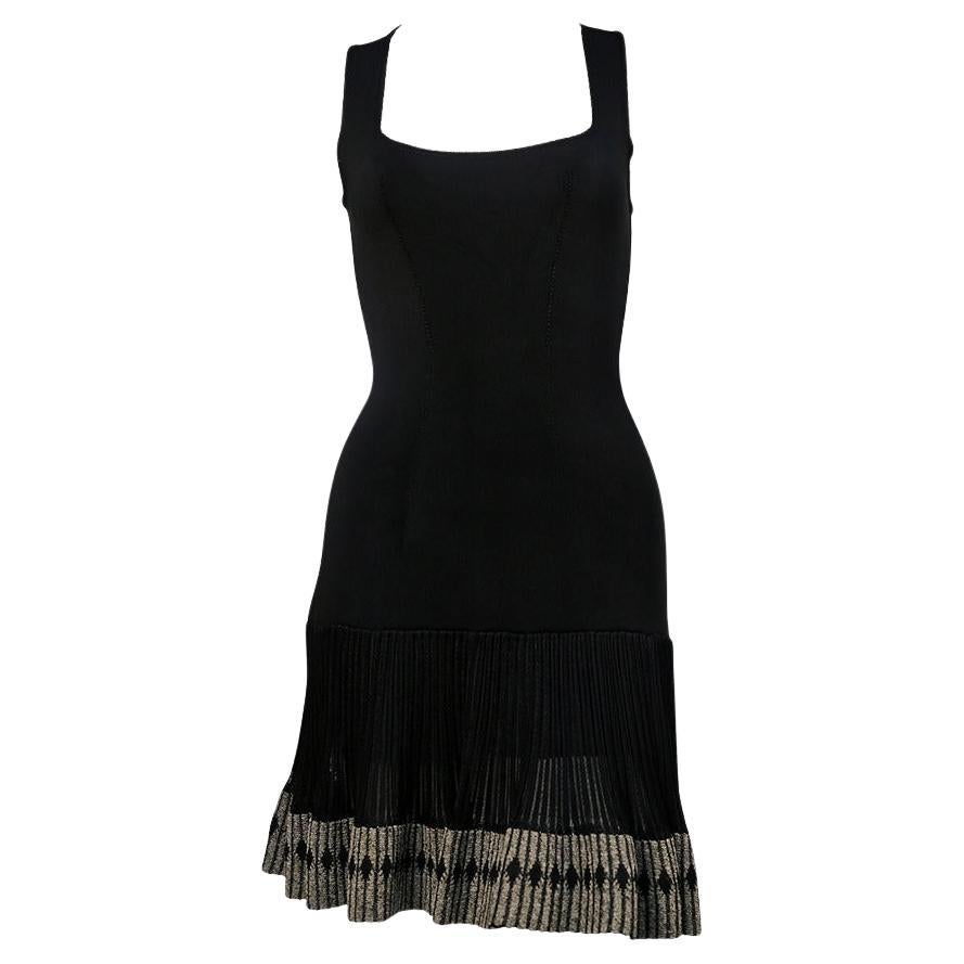 1990 AZZEDINE ALAIA vestido negro sin mangas y bajo con volantes en venta