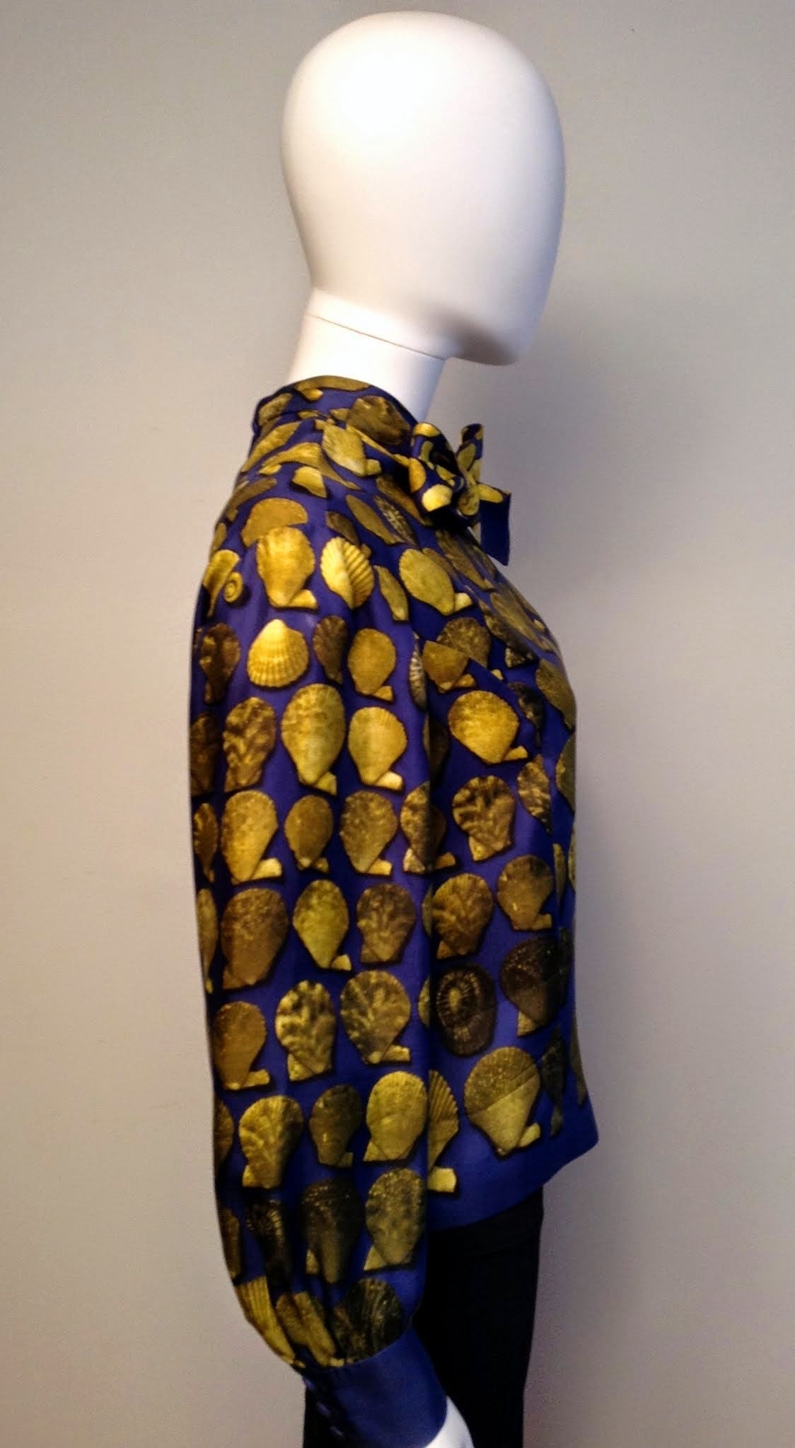 Women's Hermes Vintage Silk Shell Tie Blouse size 44/10 For Sale
