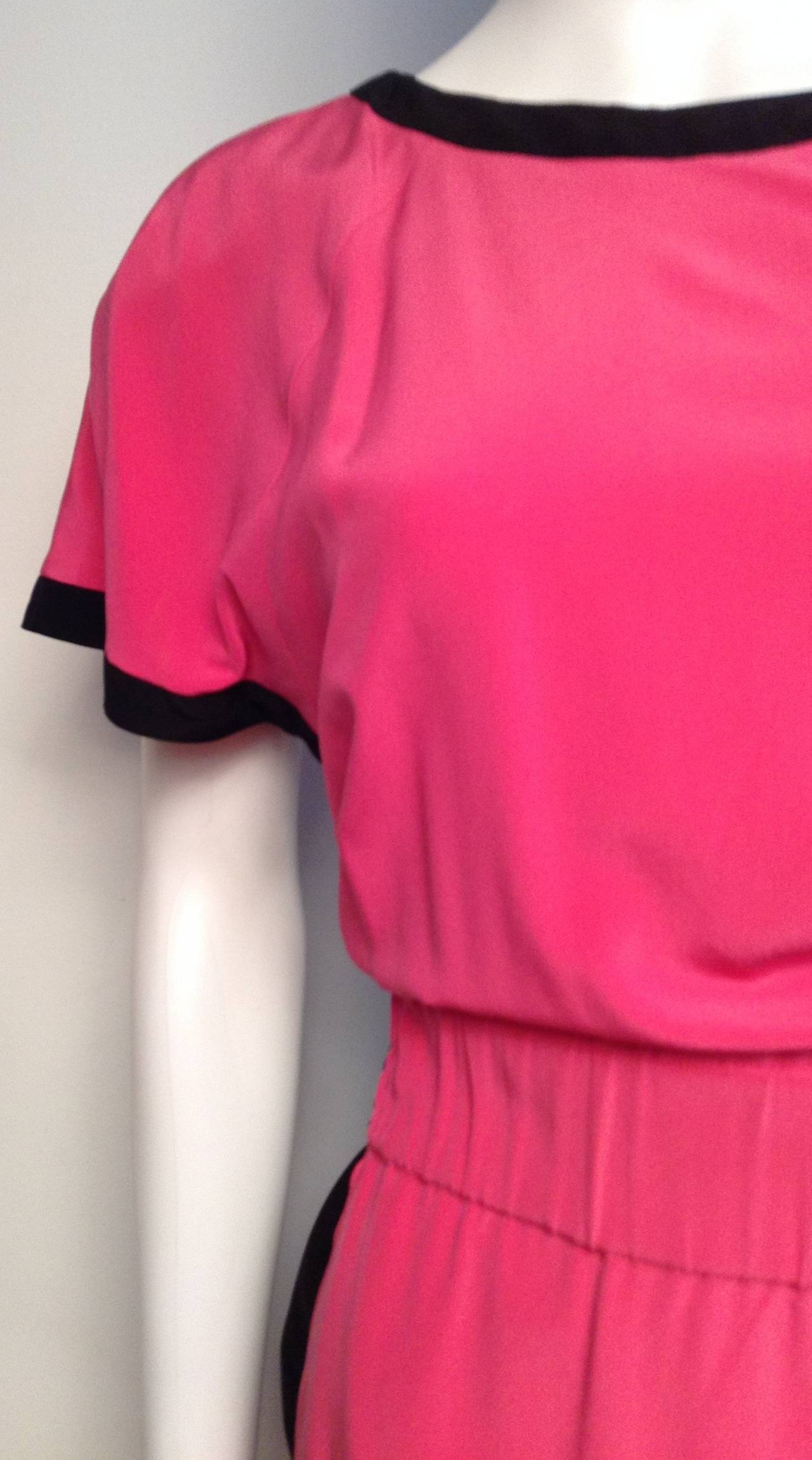 Karl Lagerfeld Black and Pink Vintage Dress Size 8 In Good Condition For Sale In Toronto, Ontario