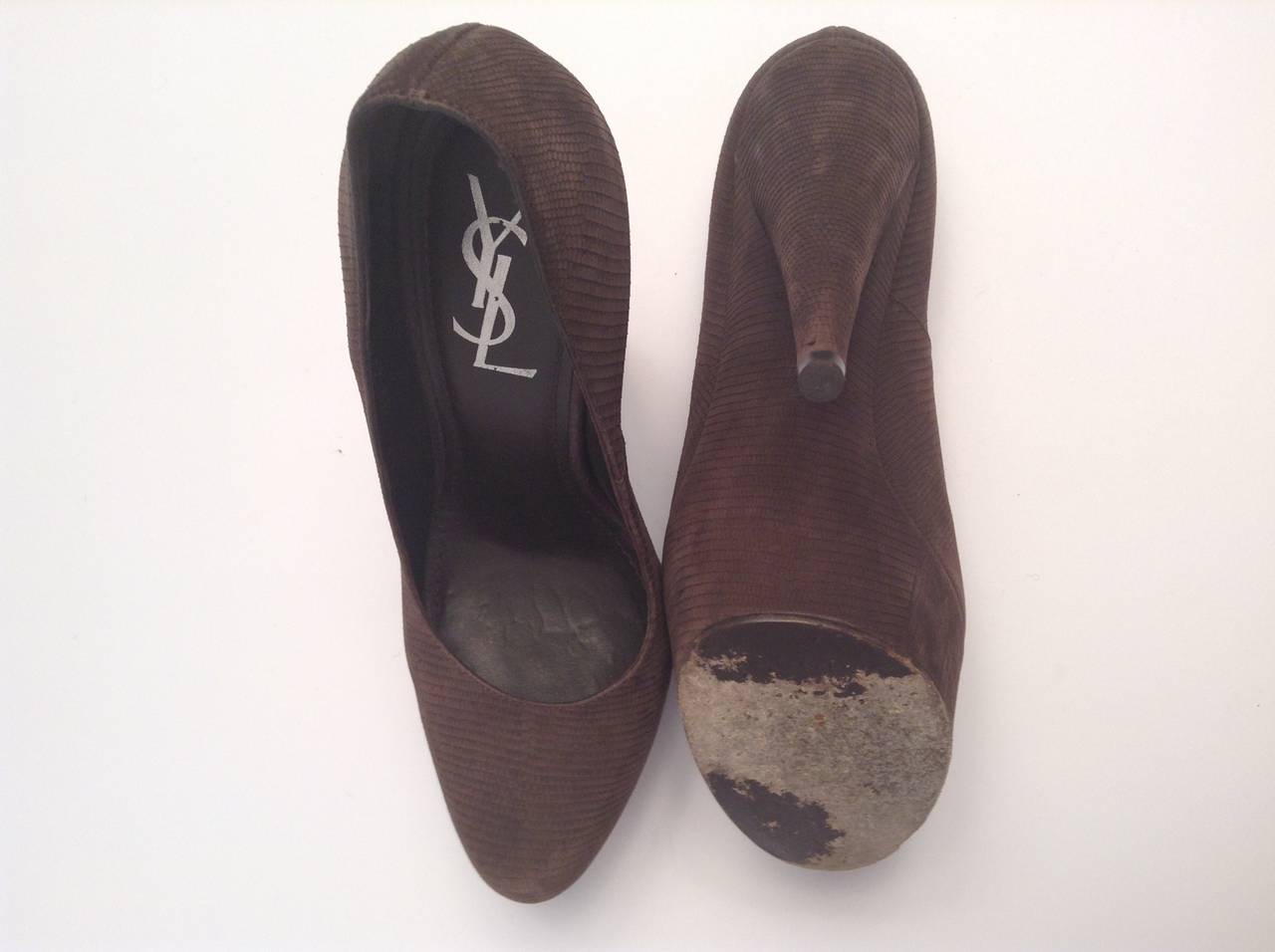 Yves Saint Laurent Brown Suede Platform Pumps Size 38.5 In Excellent Condition For Sale In Toronto, Ontario