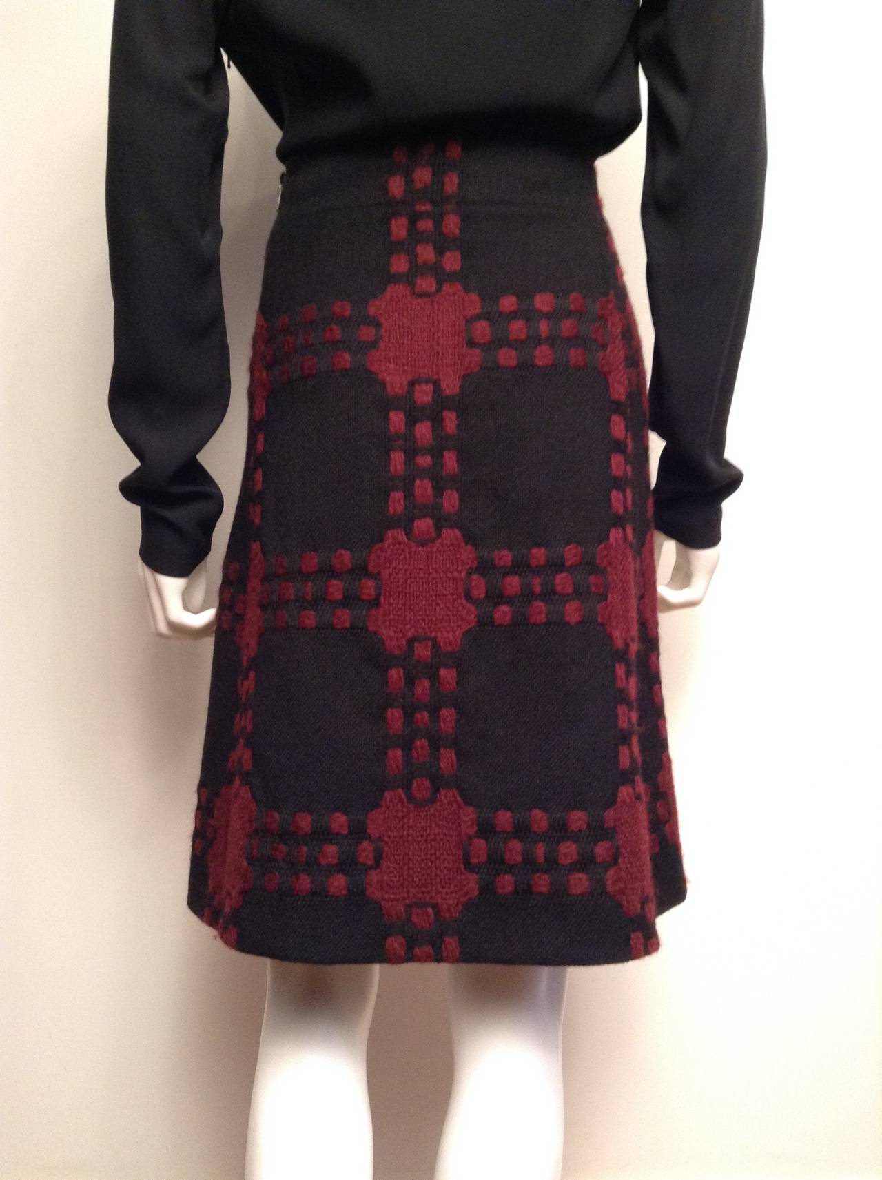 Gucci AW07 Wool A Line Black and Maroon Skirt Size 40/6 For Sale 2