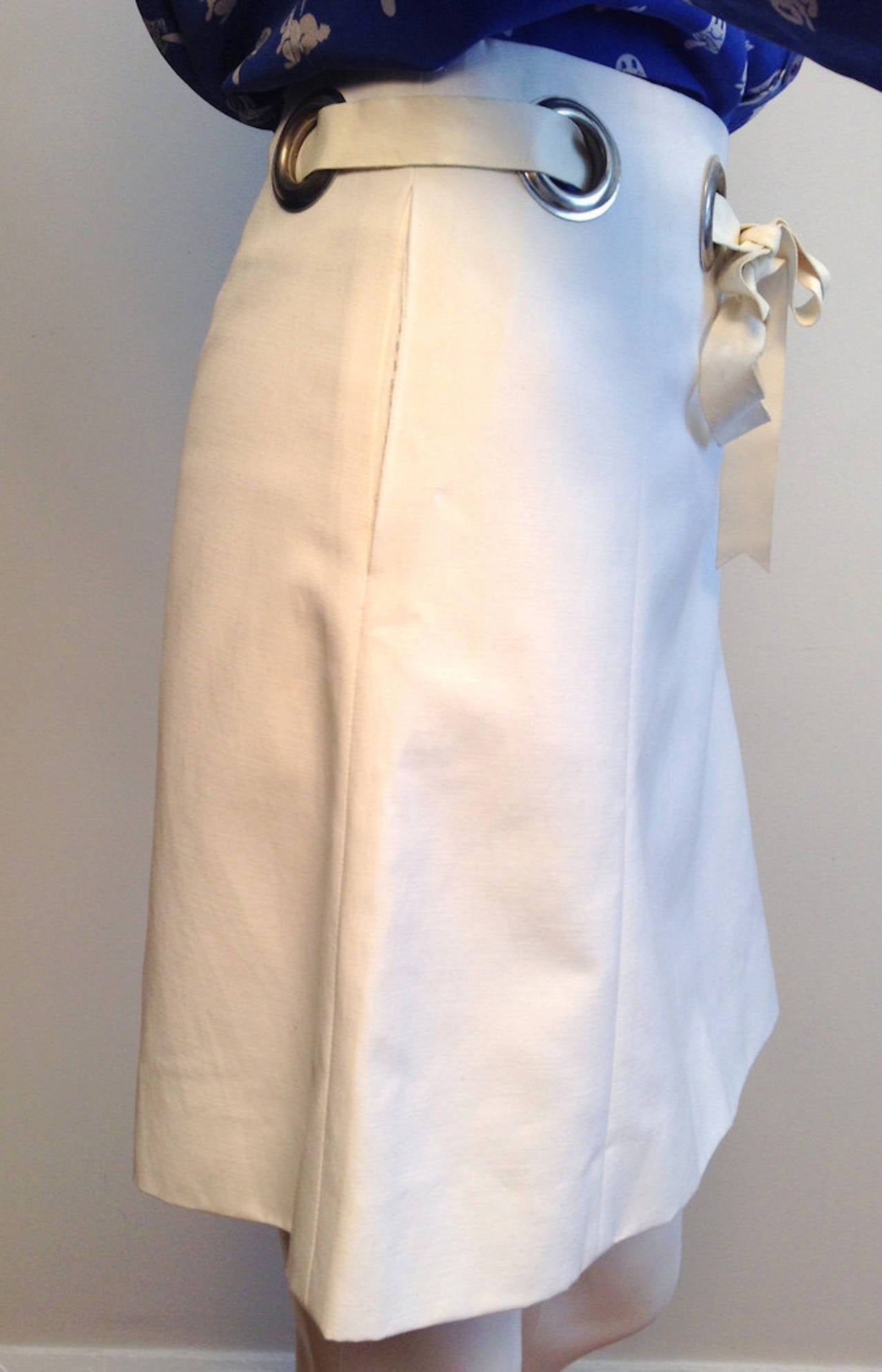 Chloe White Mini Skirt With Grommet Waistline Size 2 For Sale 4