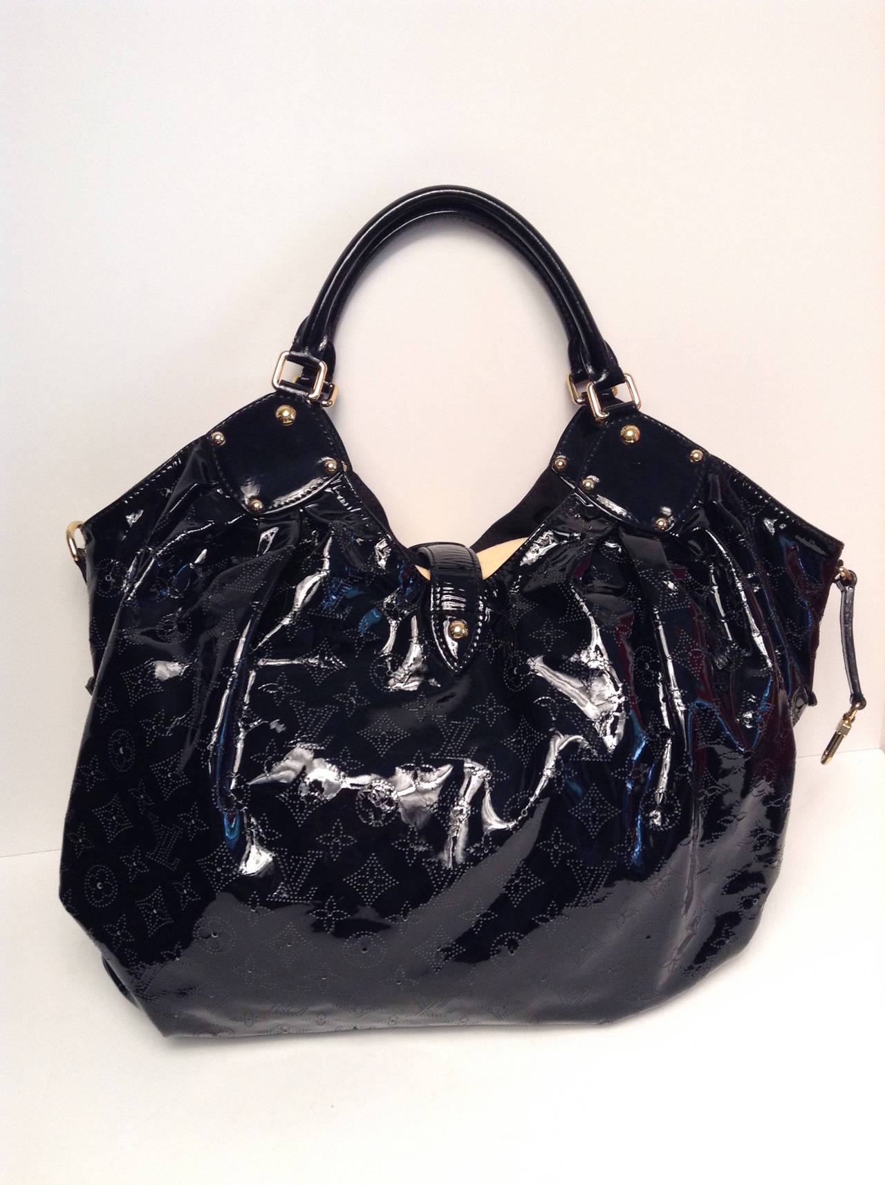 Louis Vuitton Black Patent Mahina XXL In Excellent Condition For Sale In Toronto, Ontario