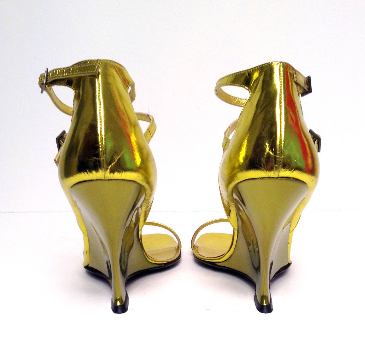 Yves Saint Laurent (Tom Ford) Iconic Gold wedges Size 38.5 In Excellent Condition For Sale In Toronto, Ontario