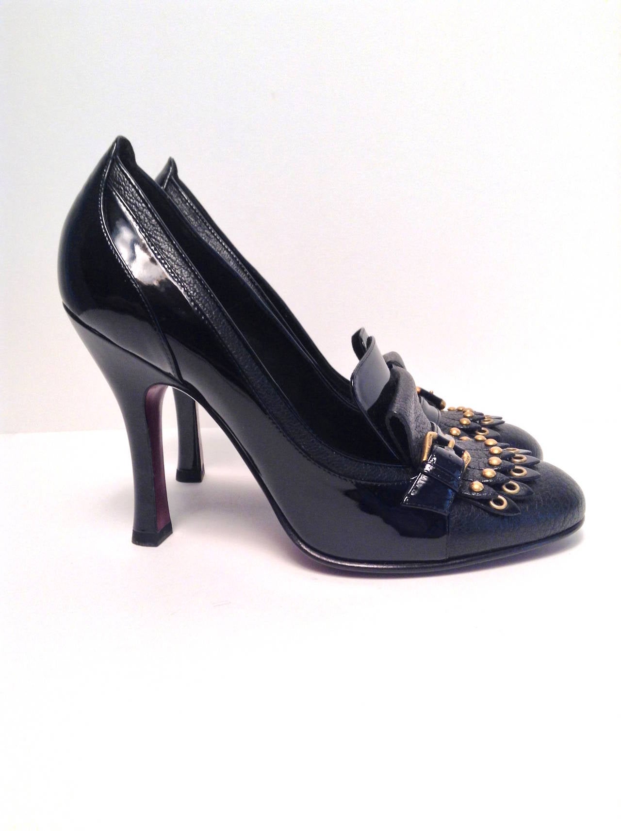 Louis Vuitton black patent and leather pumps. A great stand out heel that looks great paired with a business or evening attire. 

Heel measures 4.5