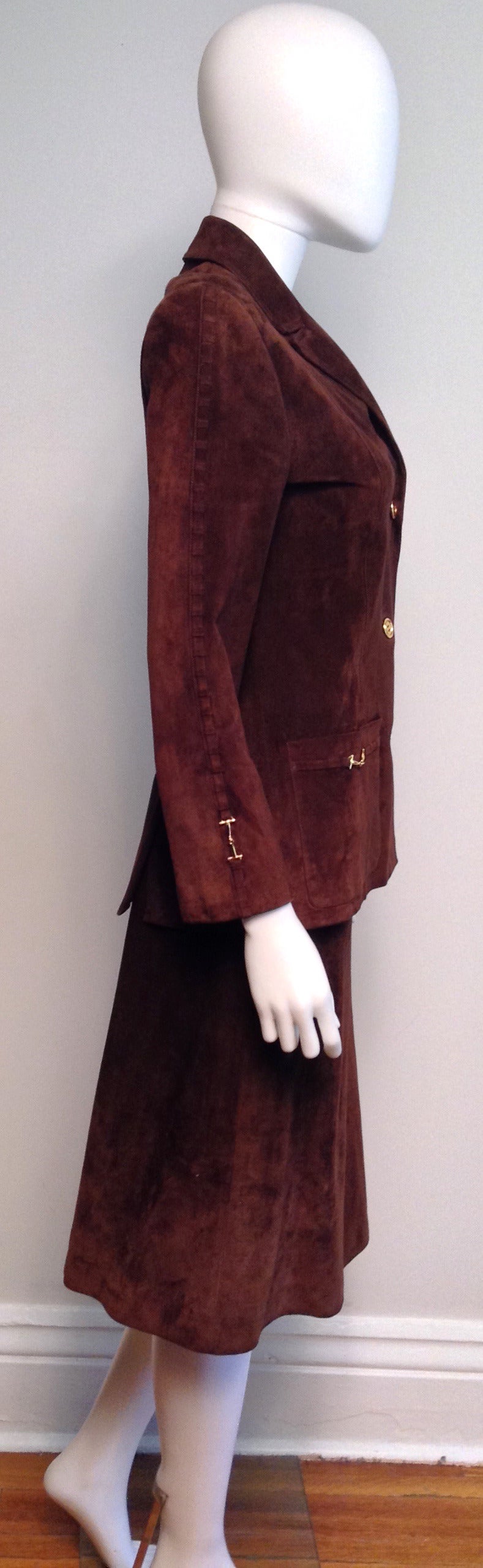 Vintage Gucci Brown Suede Skirt Suit Size 42/4 In Good Condition In Toronto, Ontario