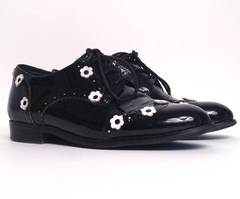 Chanel Black Patent Oxfords with Daisies Size 5