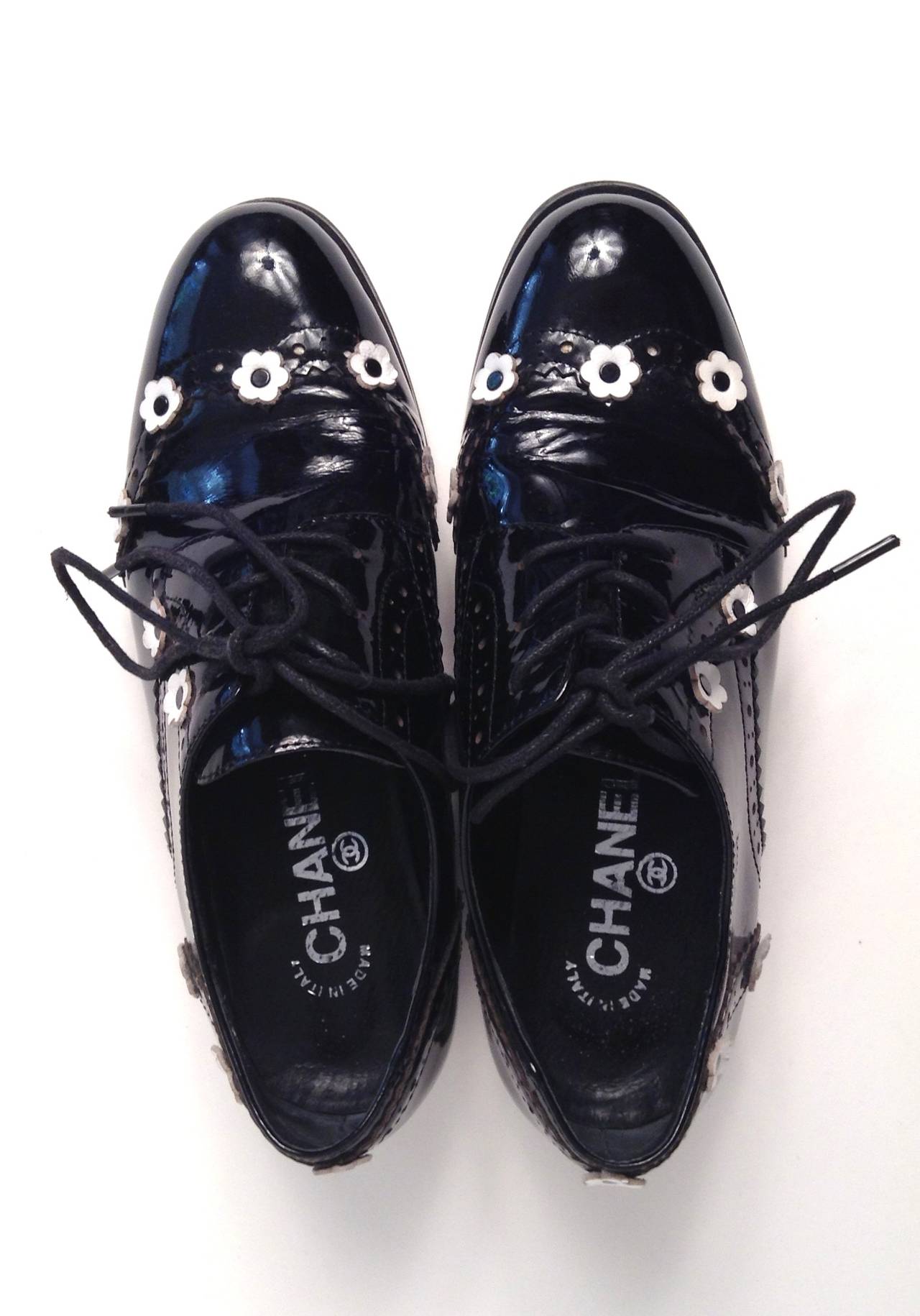Chanel Black Patent Oxfords with Daisies Size 5 1