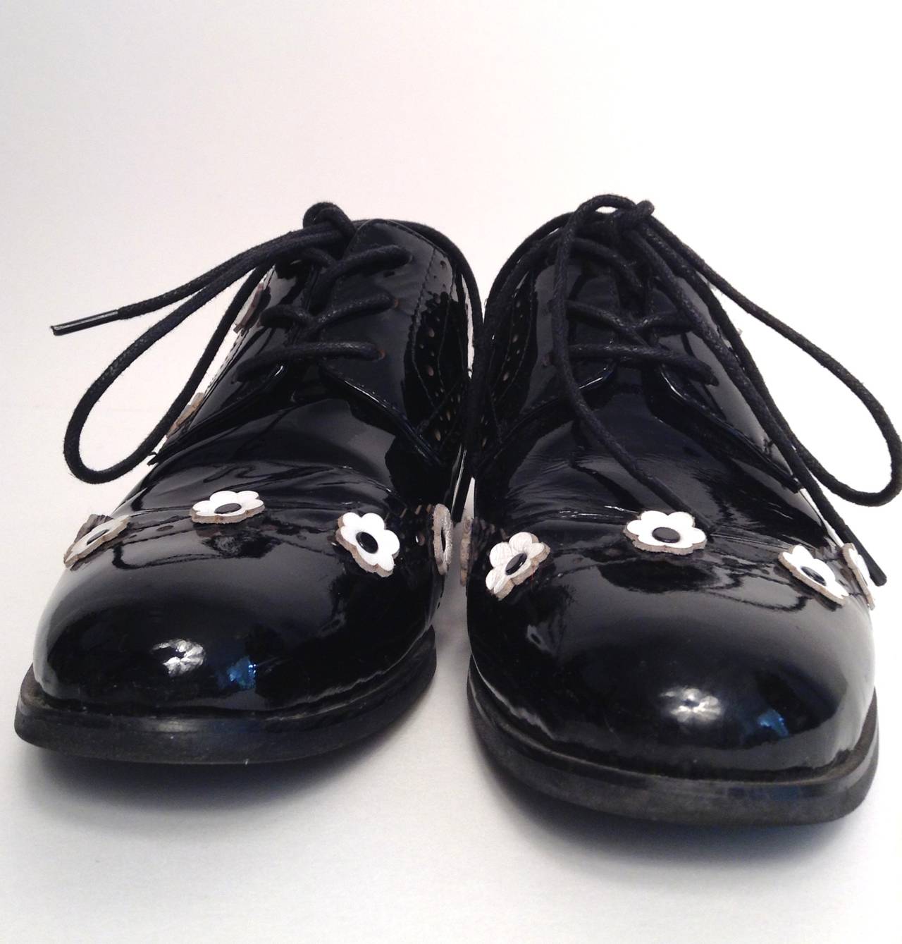 Chanel Black Patent Oxfords with Daisies Size 5 2