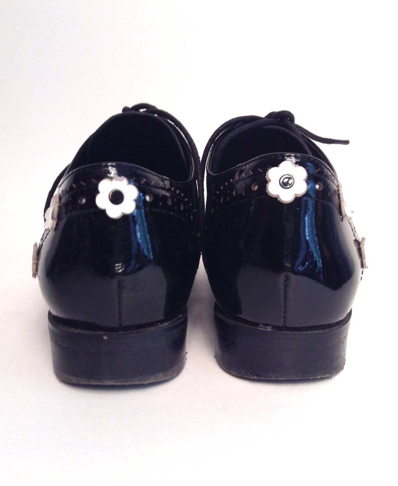 Chanel Black Patent Oxfords with Daisies Size 5 3