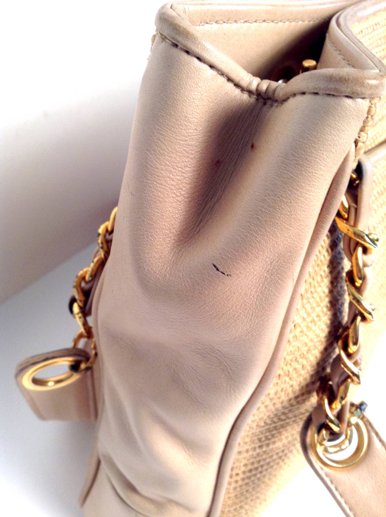 Chanel Vintage Leather and Raffia Shoulder Bag In Good Condition For Sale In Toronto, Ontario