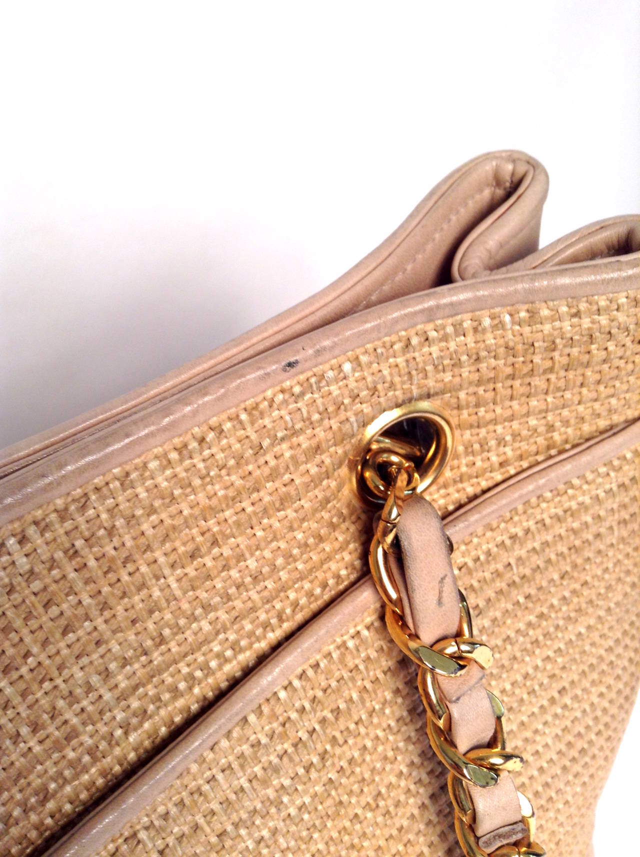 Chanel Vintage Leather and Raffia Shoulder Bag For Sale 4