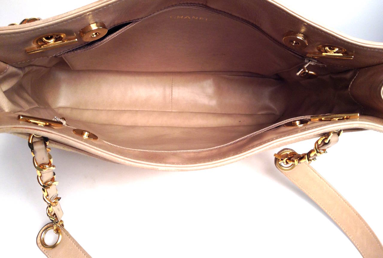 Chanel Vintage Leather and Raffia Shoulder Bag For Sale 6