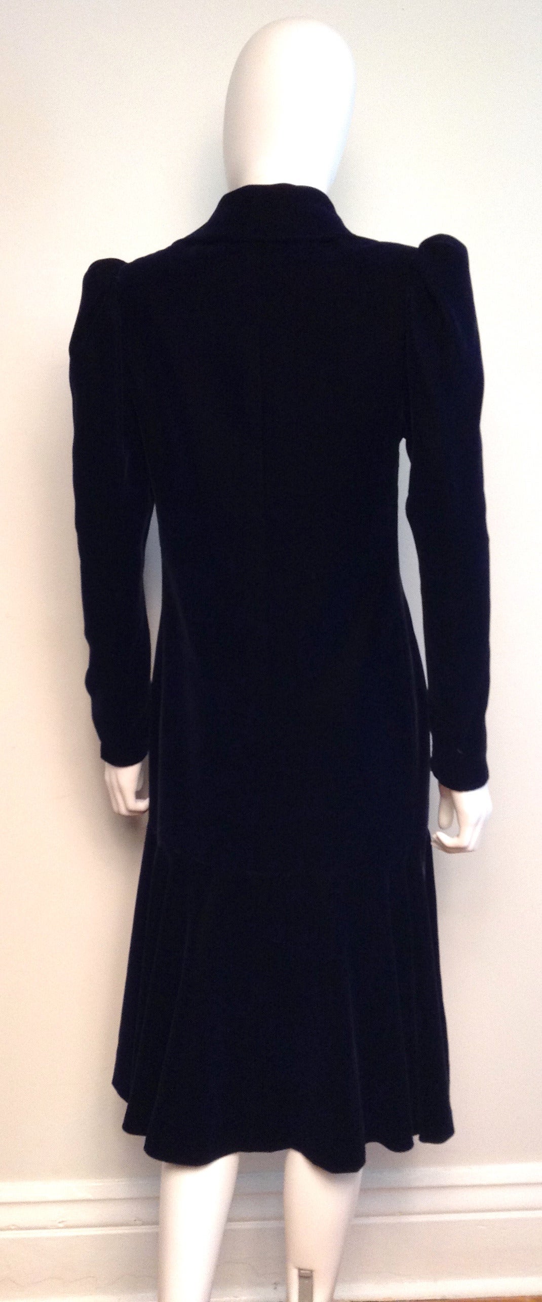 Saint Laurent Vintage Deep Blue Velvet Drop Waist Dress Size 38/6 In Good Condition For Sale In Toronto, Ontario