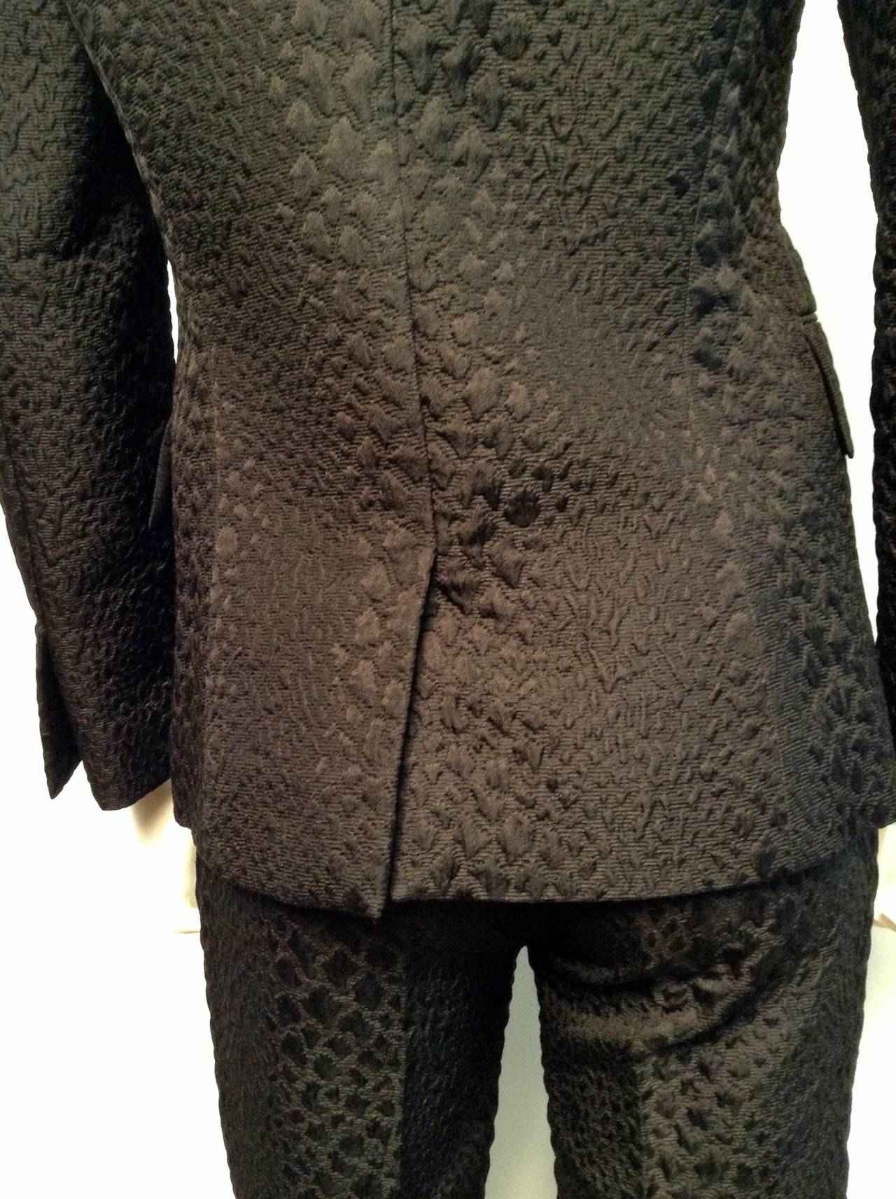 Tom Ford For Gucci Black Crocodile Textured Pant Suit with Pin SS00 In Excellent Condition For Sale In Toronto, Ontario