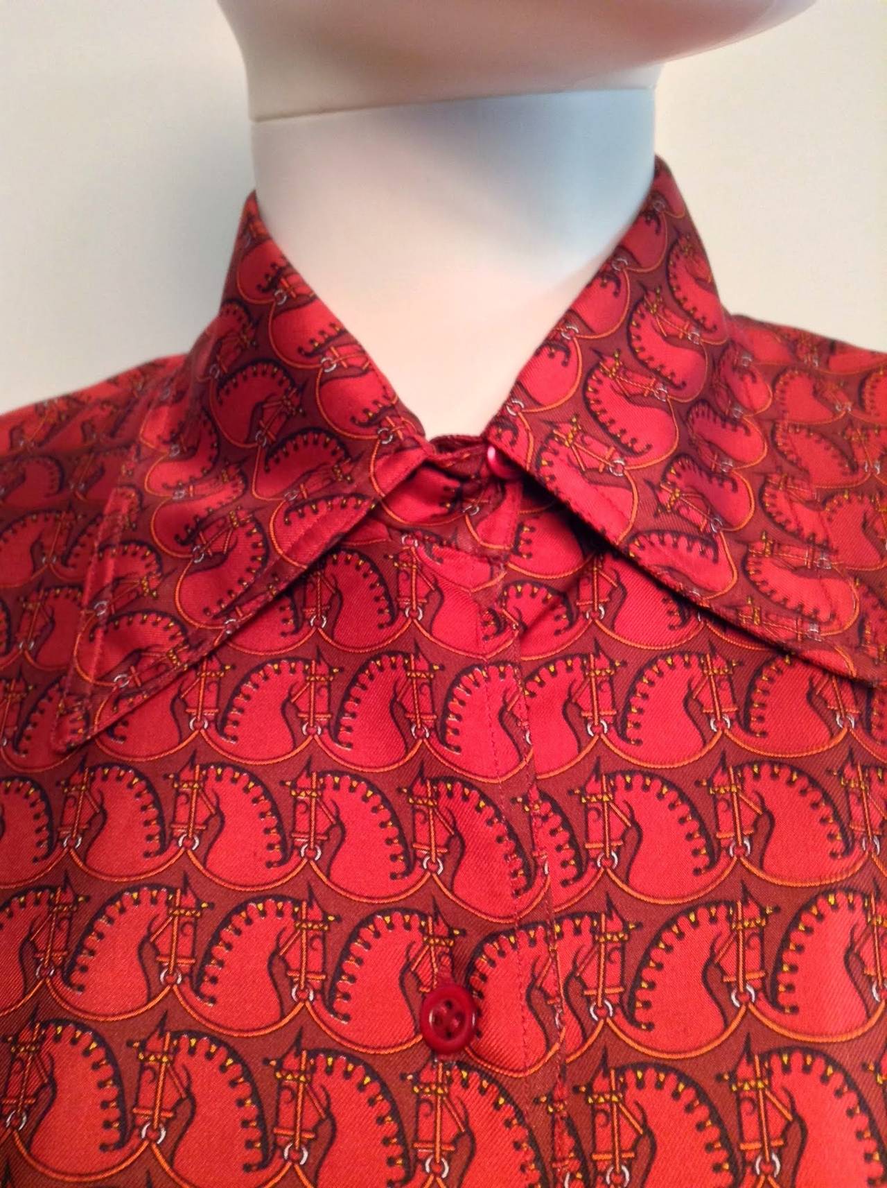 Hermes Vintage Silk Horse Head Blouse Size 44 In Good Condition For Sale In Toronto, Ontario