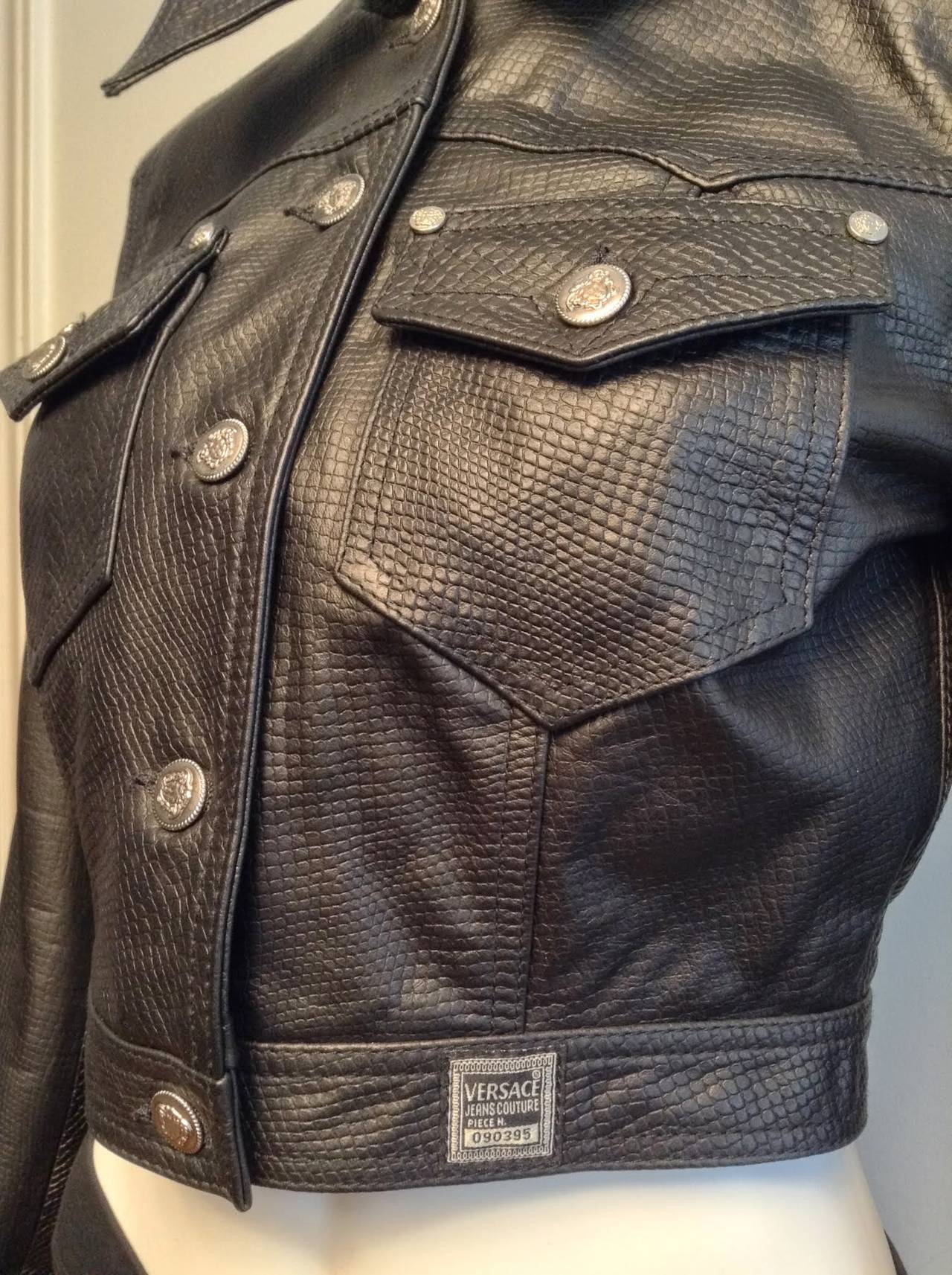 Versace Jeans Couture Unworn Vintage Cropped Leather Jacket Sz 42/6 In New Condition In Toronto, Ontario