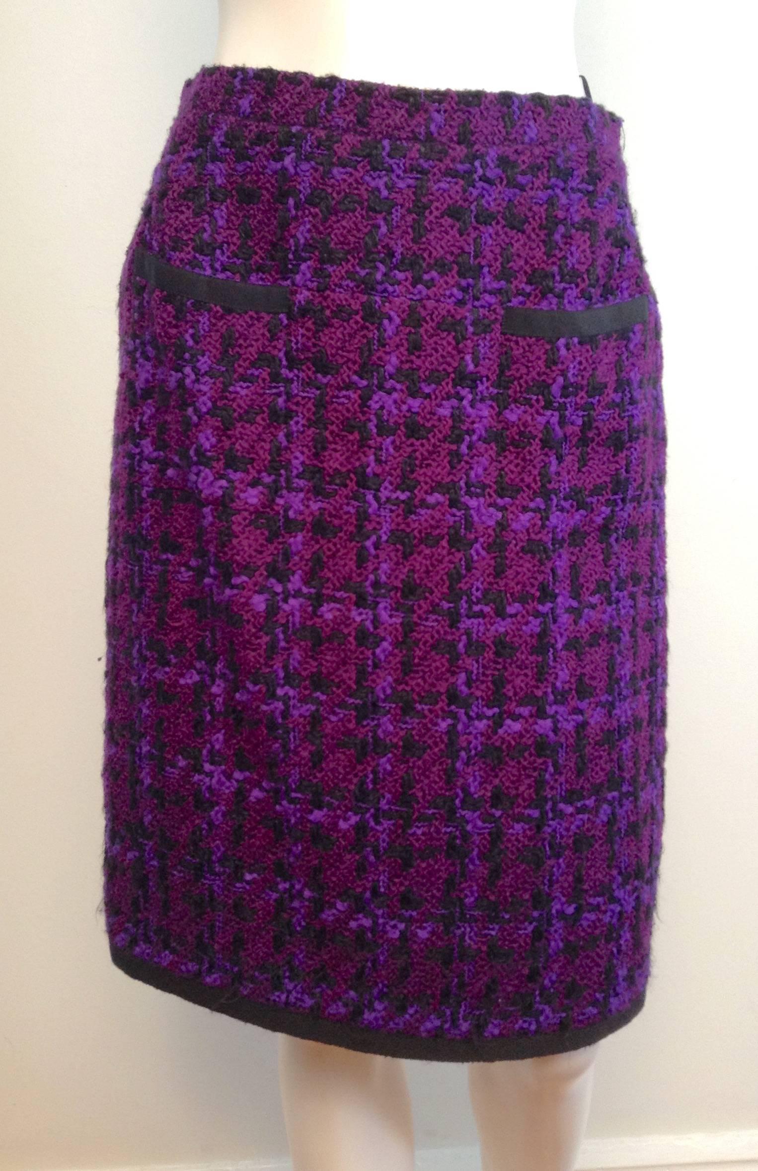 Chanel Purple Tweed Skirt Suit Size 38/4 In Good Condition For Sale In Toronto, Ontario
