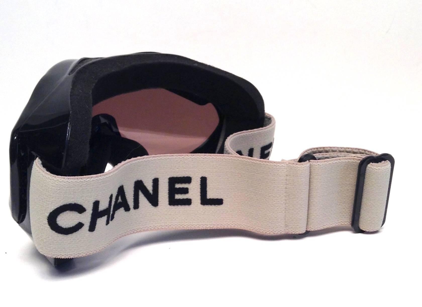 These ski goggles features black rims, slightly tinted eye shield, cushioned interior at rim, and adjustable stretch headband with Chanel logo. 
Width: 6.5