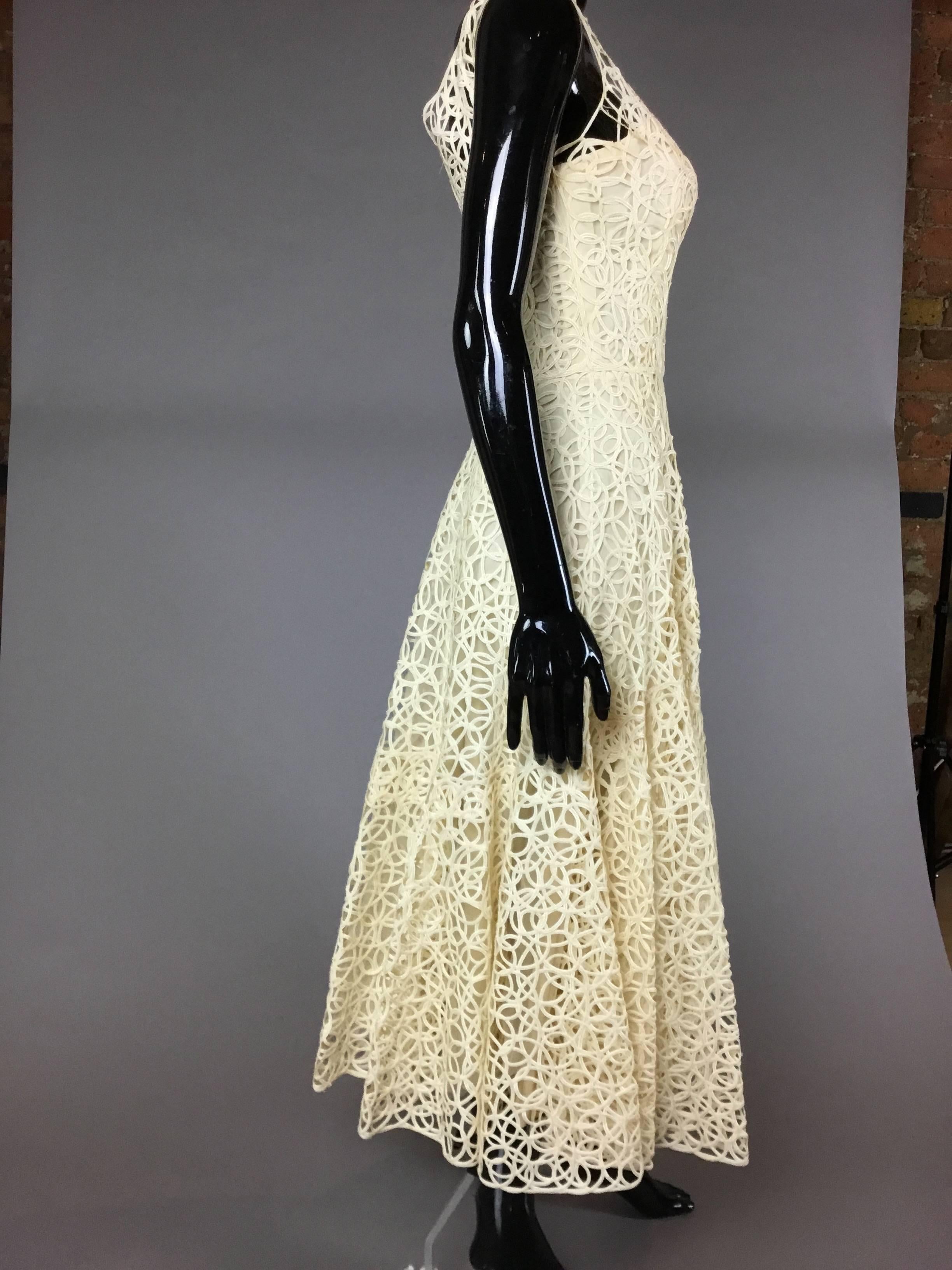 50s circular ribbon dress In Good Condition For Sale In London, GB